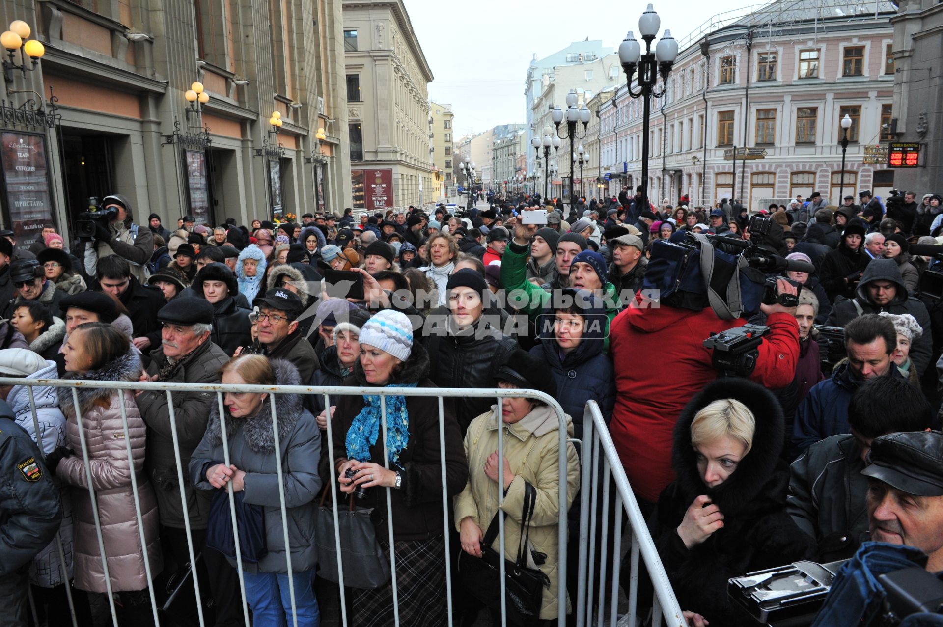 Церемония прощания с актером Юрием Яковлевым в театре им. Вахтангова.