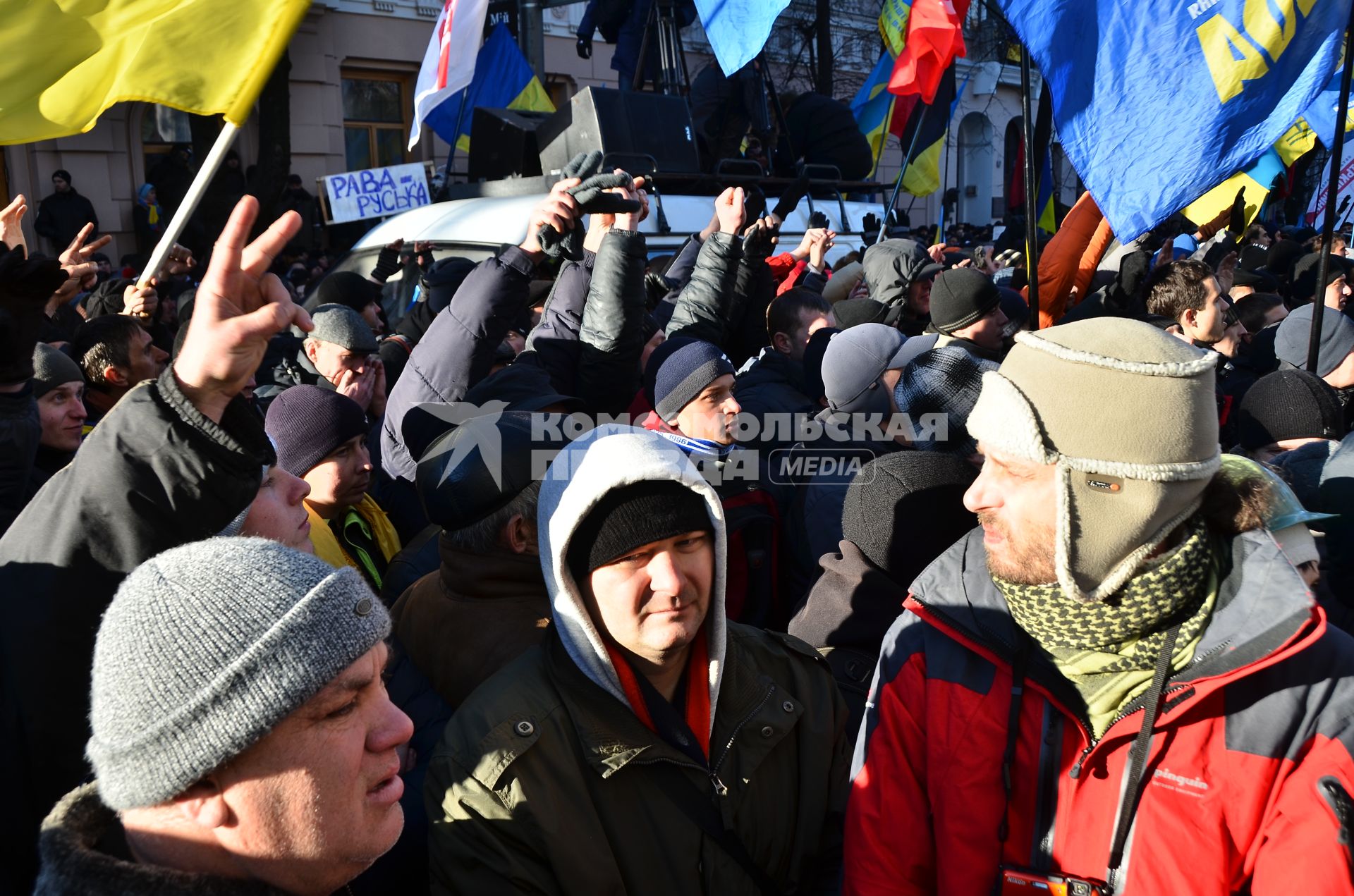 Евромайдан. Акция сторонников евроинтеграции Украины у здания Верховной Рады.