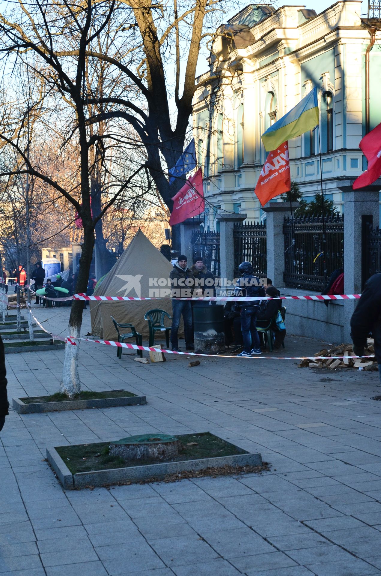 Евромайдан. Акция сторонников евроинтеграции Украины у здания Верховной Рады.