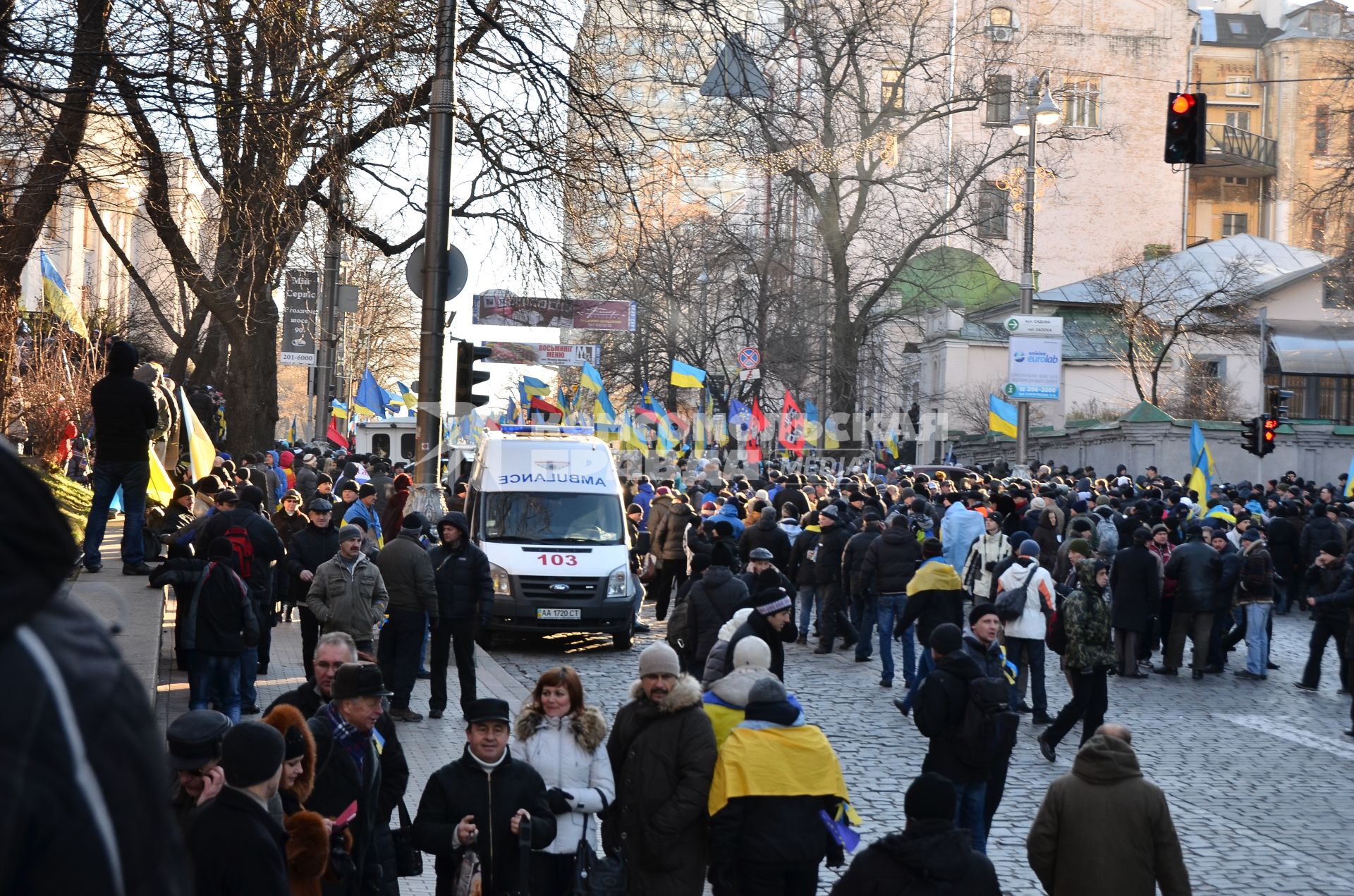 Евромайдан. Акция сторонников евроинтеграции Украины у здания правительства Украины.