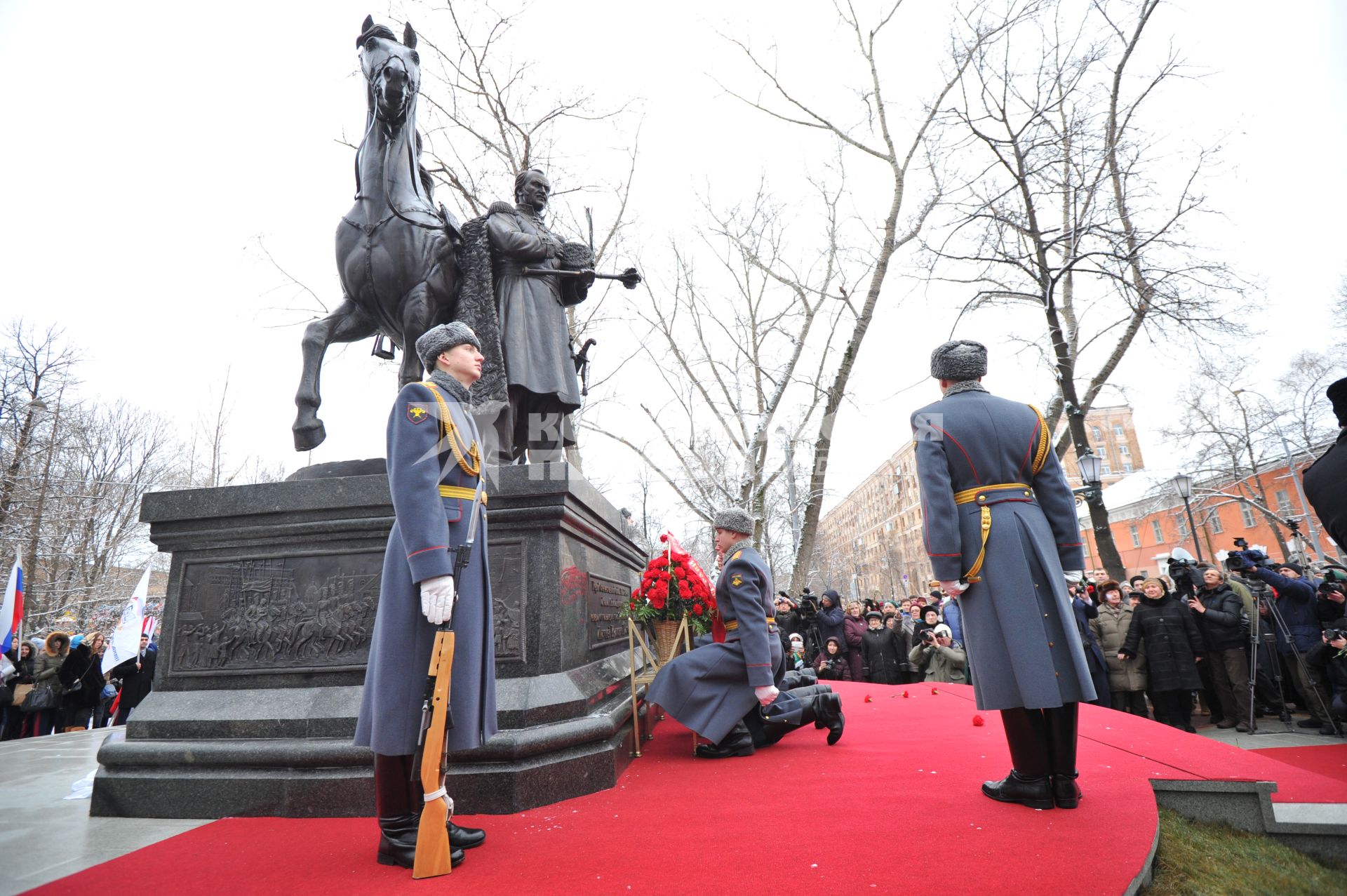 Торжественная церемония открытия памятника Герою Отечественной войны 1812 года, атаману Всевеликого войска Донского, генералу от кавалерии Матвею Ивановичу Платову в парке `Казачьей славы`.