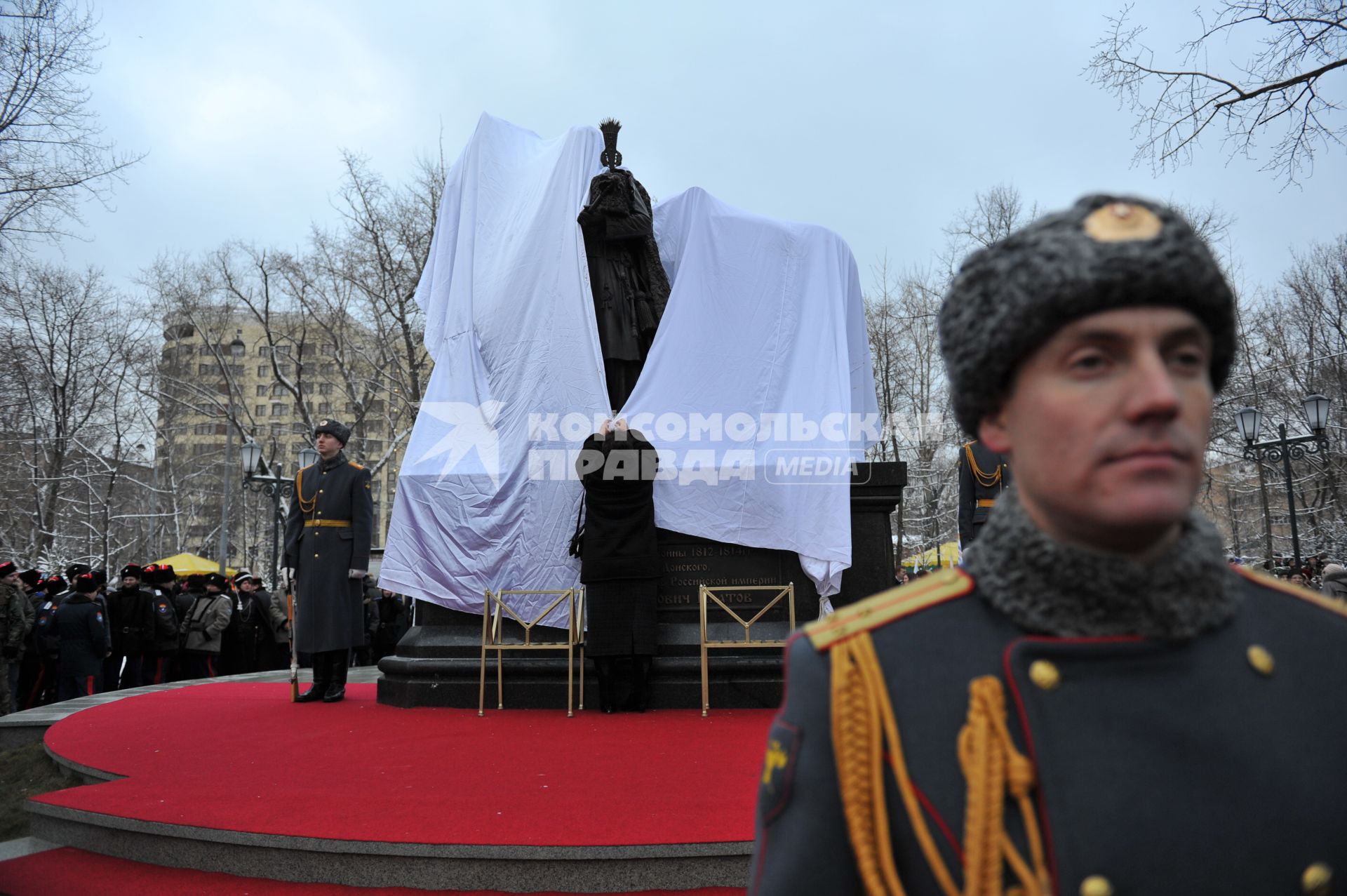 Торжественная церемония открытия памятника Герою Отечественной войны 1812 года, атаману Всевеликого войска Донского, генералу от кавалерии Матвею Ивановичу Платову в парке `Казачьей славы`.