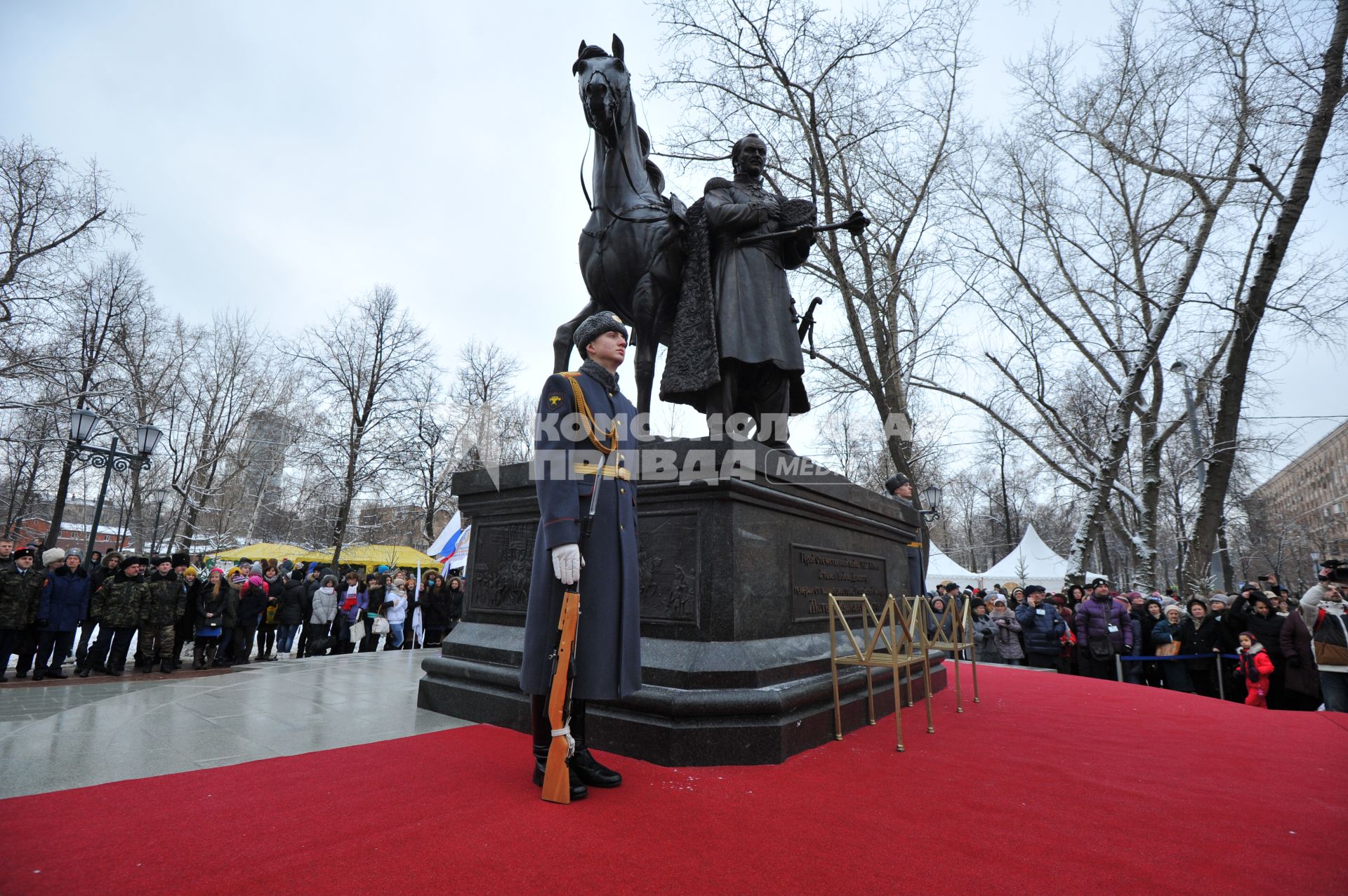 Торжественная церемония открытия памятника Герою Отечественной войны 1812 года, атаману Всевеликого войска Донского, генералу от кавалерии Матвею Ивановичу Платову в парке `Казачьей славы`.