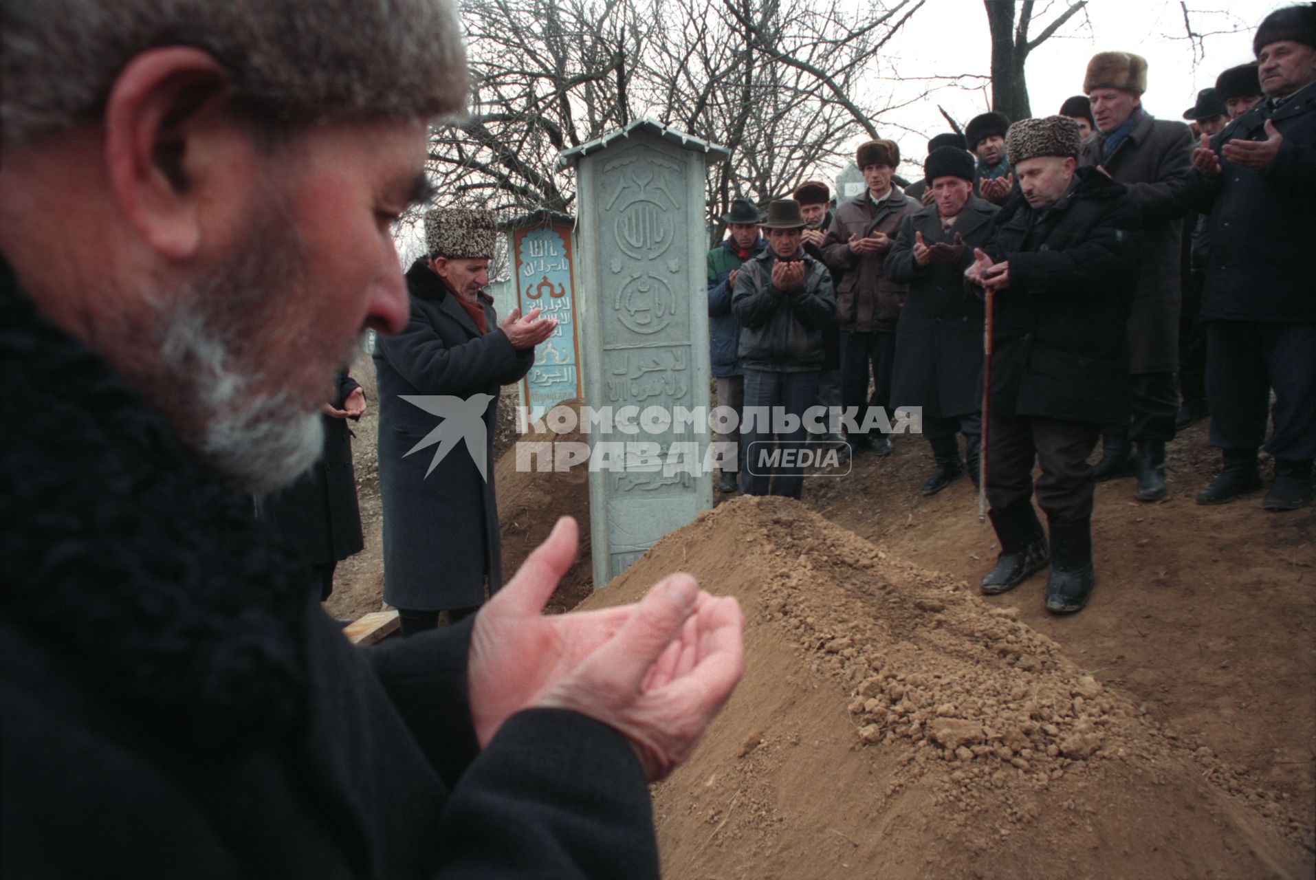 Начало первой чеченской войны. На снимке: чеченские похороны.