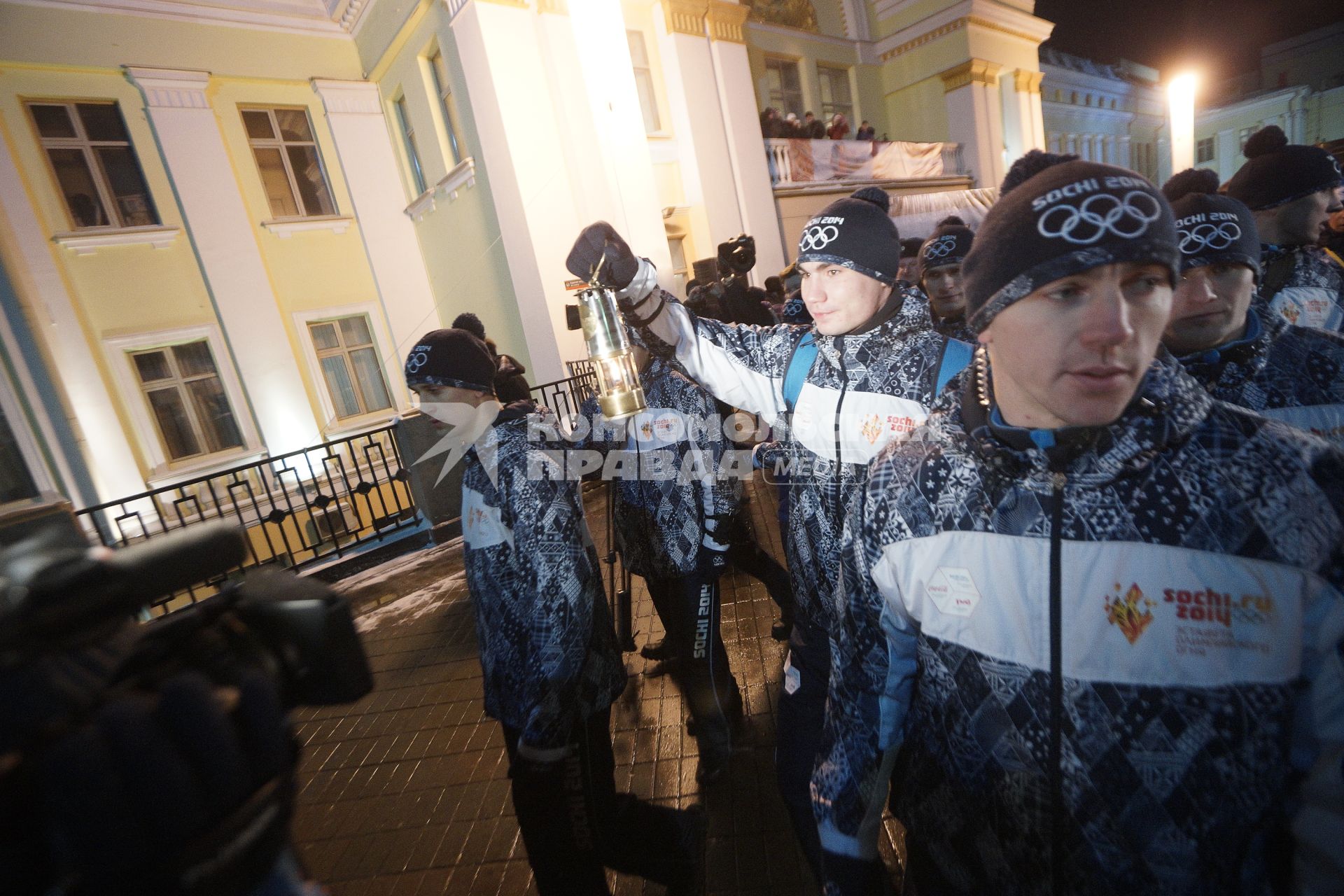 Прибытие олимпийского огня в Екатеринбург.