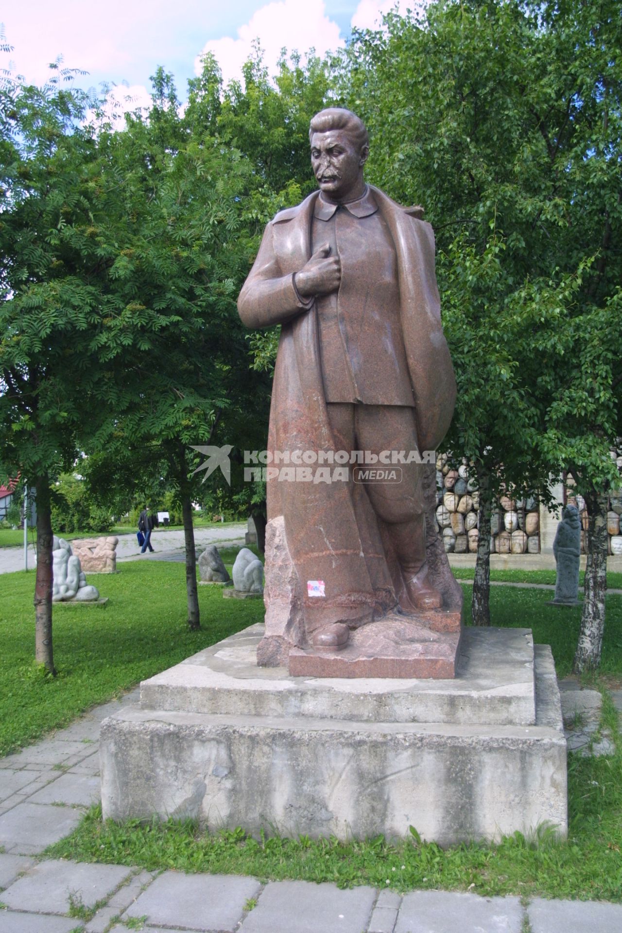 Виды Москвы. Парк искусств `Музеон`. На снимке: памятник Сталину.