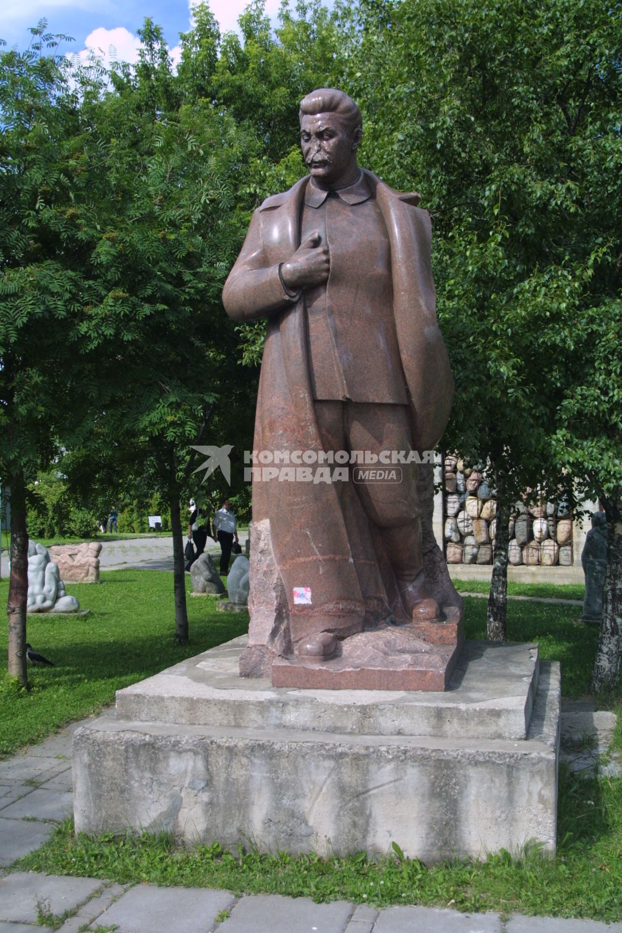 Виды Москвы. Парк искусств `Музеон`. На снимке: памятник Сталину.