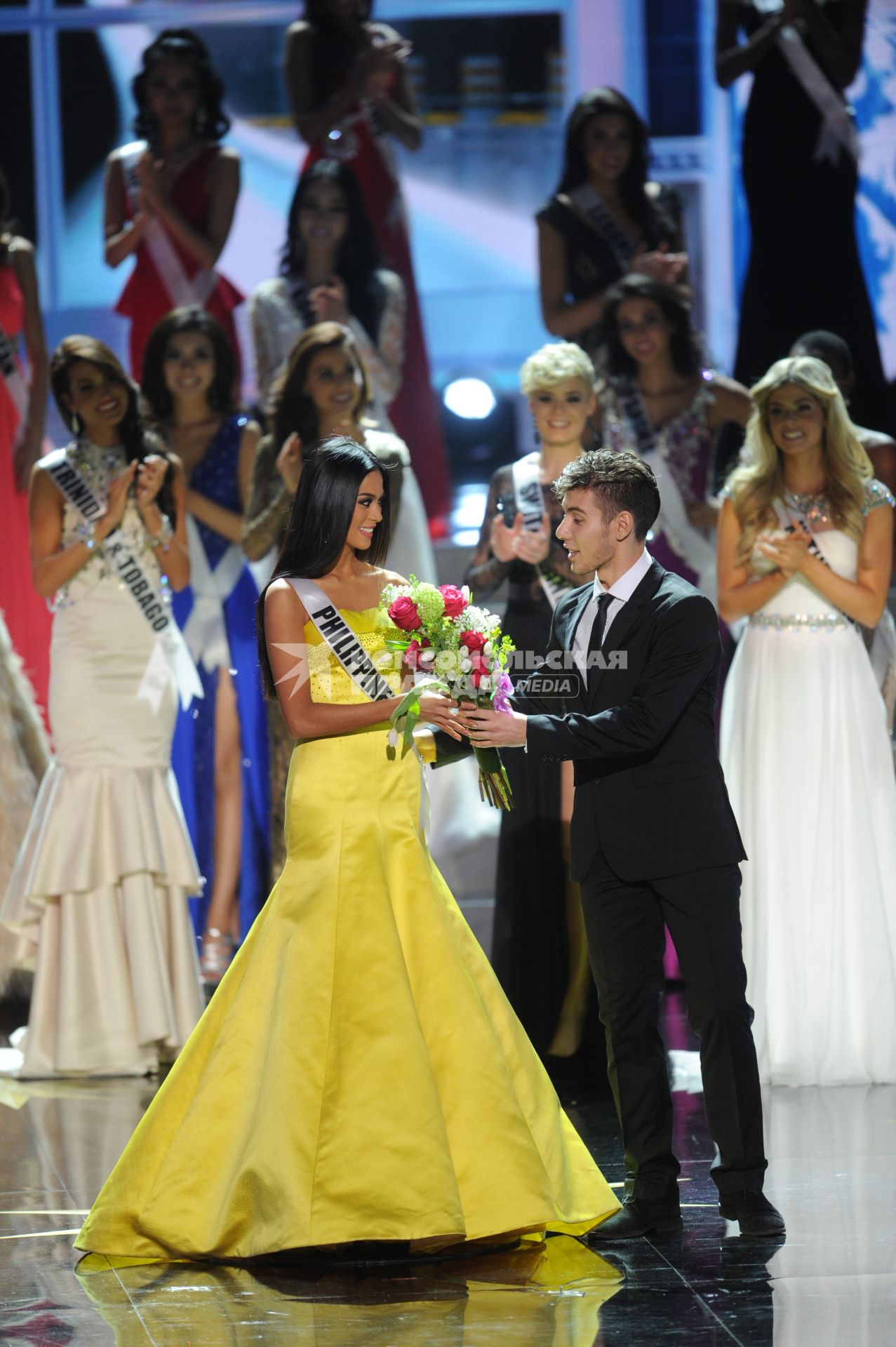 Крокус Сити Холл. Конкурс `Miss Universe 2013`. Финал. На снимке: `Мисс Филиппины` Ариэлла Хернадес.