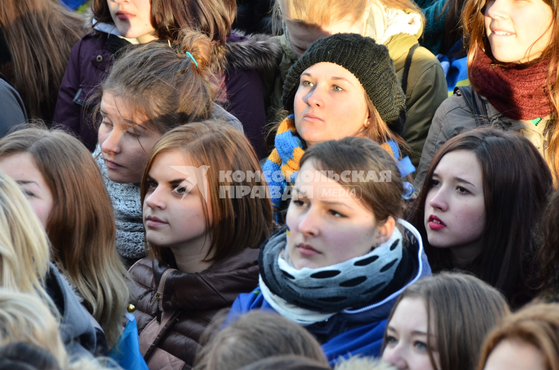 Евромайдан. Акция сторонников Евроинтеграции.    На снимке: толпа демонстрантов