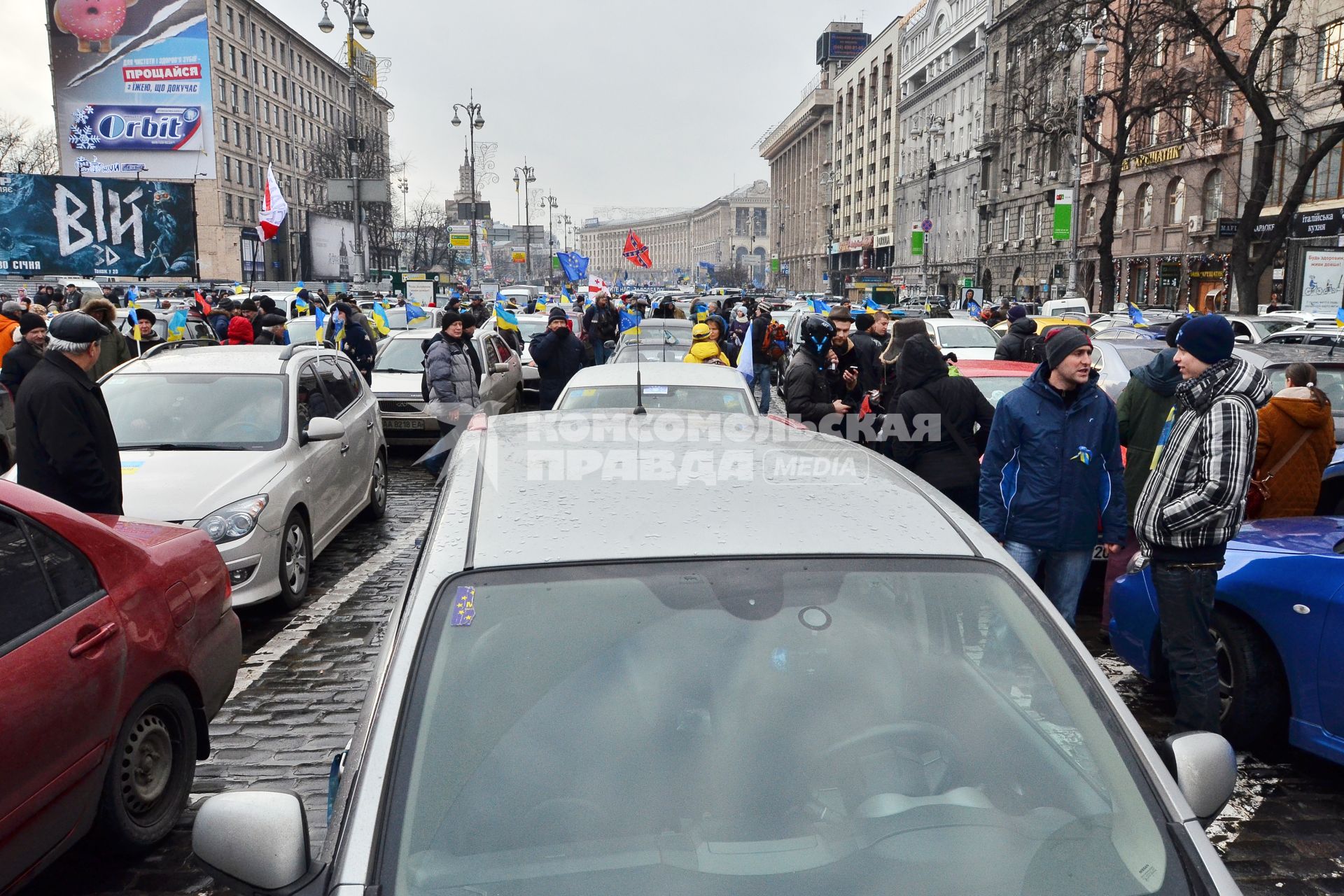 Перекрытая протестующими улица Крещатик в Киеве во время евромайдана.