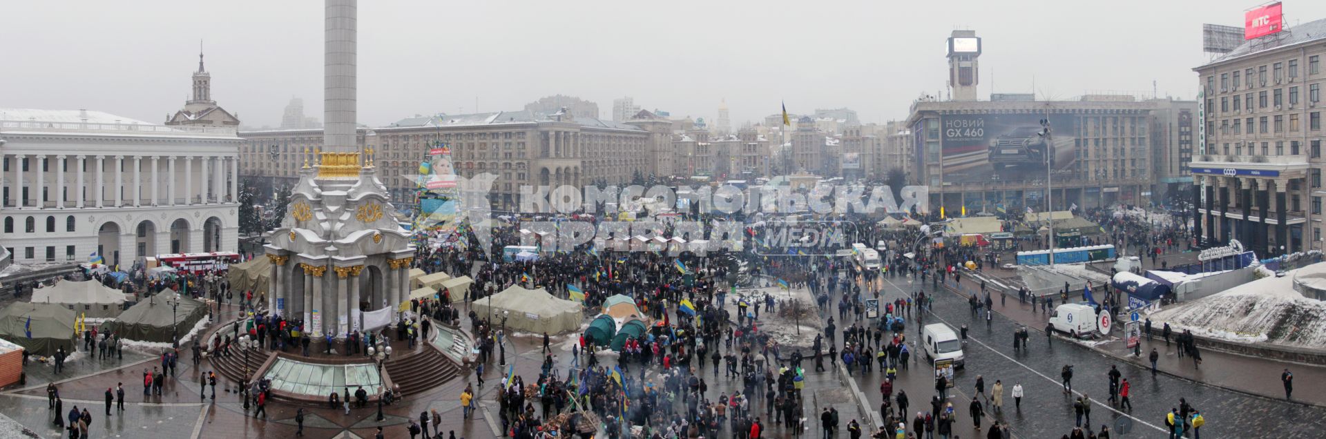 Вид на площадь Независимости в Киеве во время протестов.