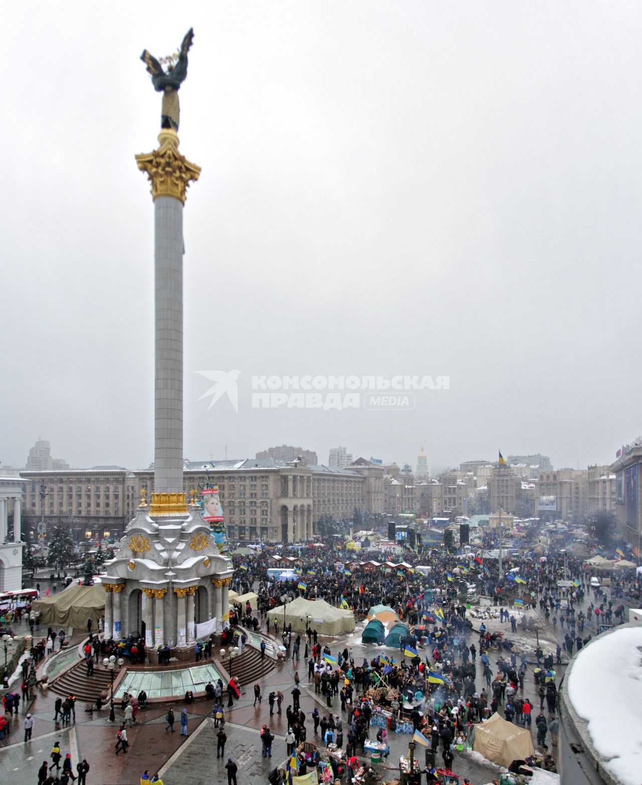 Вид на площадь Независимости в Киеве во время протестов.