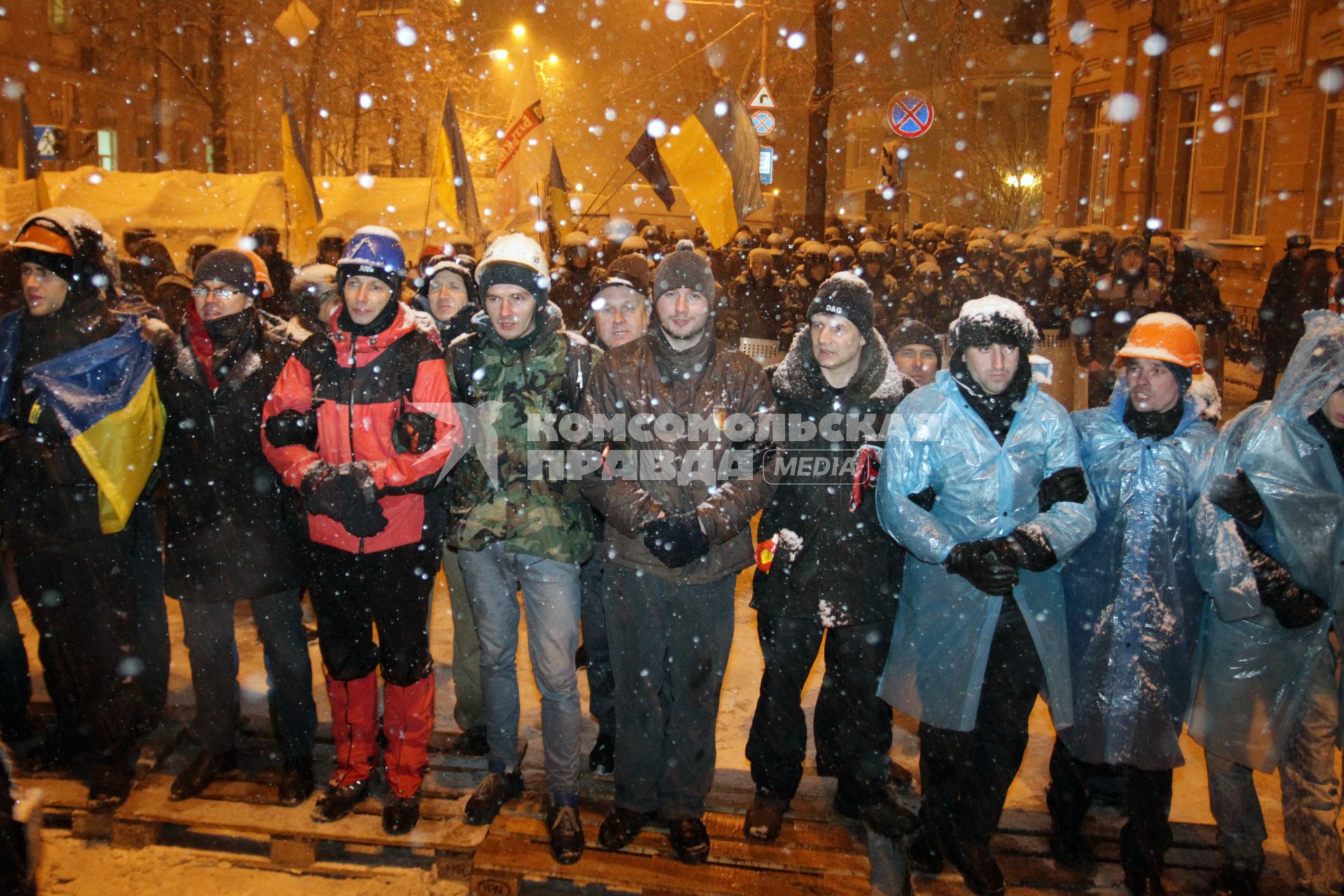 Протестующие на майдане в Киеве.