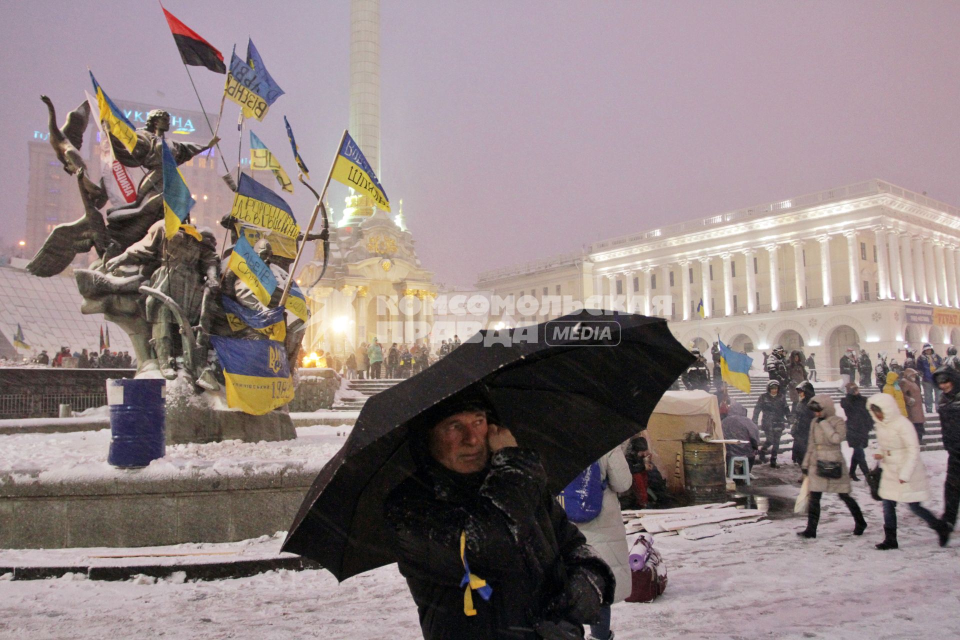 Протестующие на майдане в Киеве.