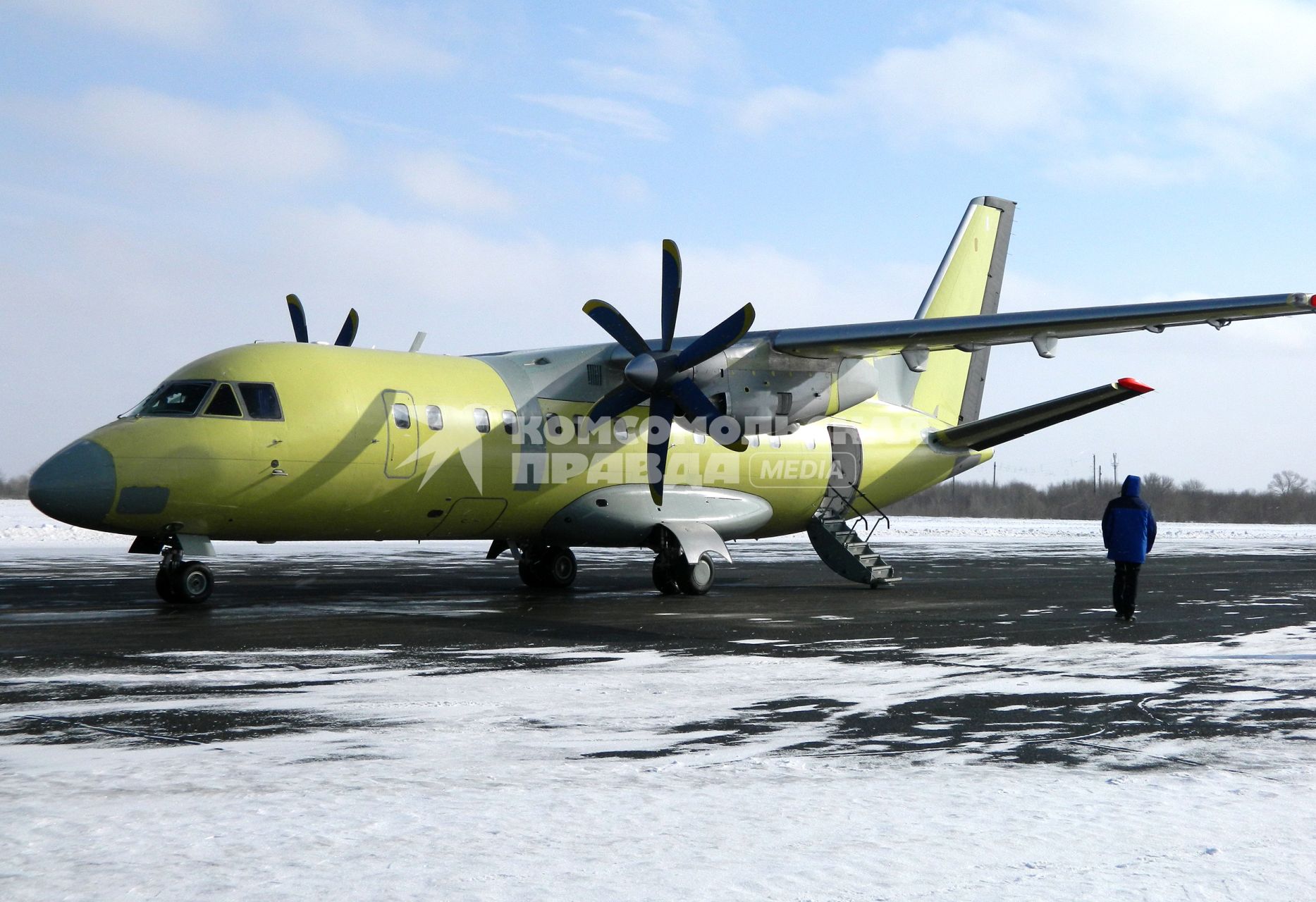 Новый гражданский самолет Ан-140.