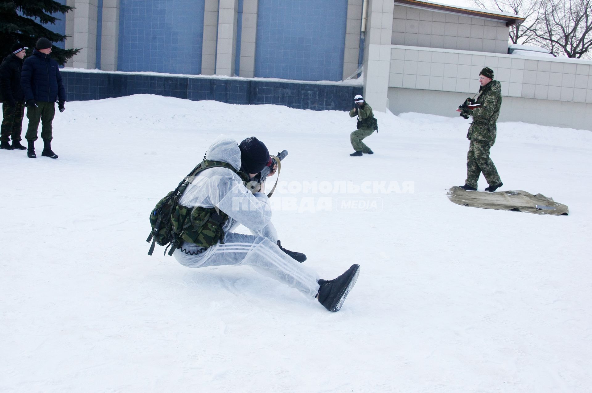 Военно-спортивные игры для школьников. Дуэль с электронными ружьями.