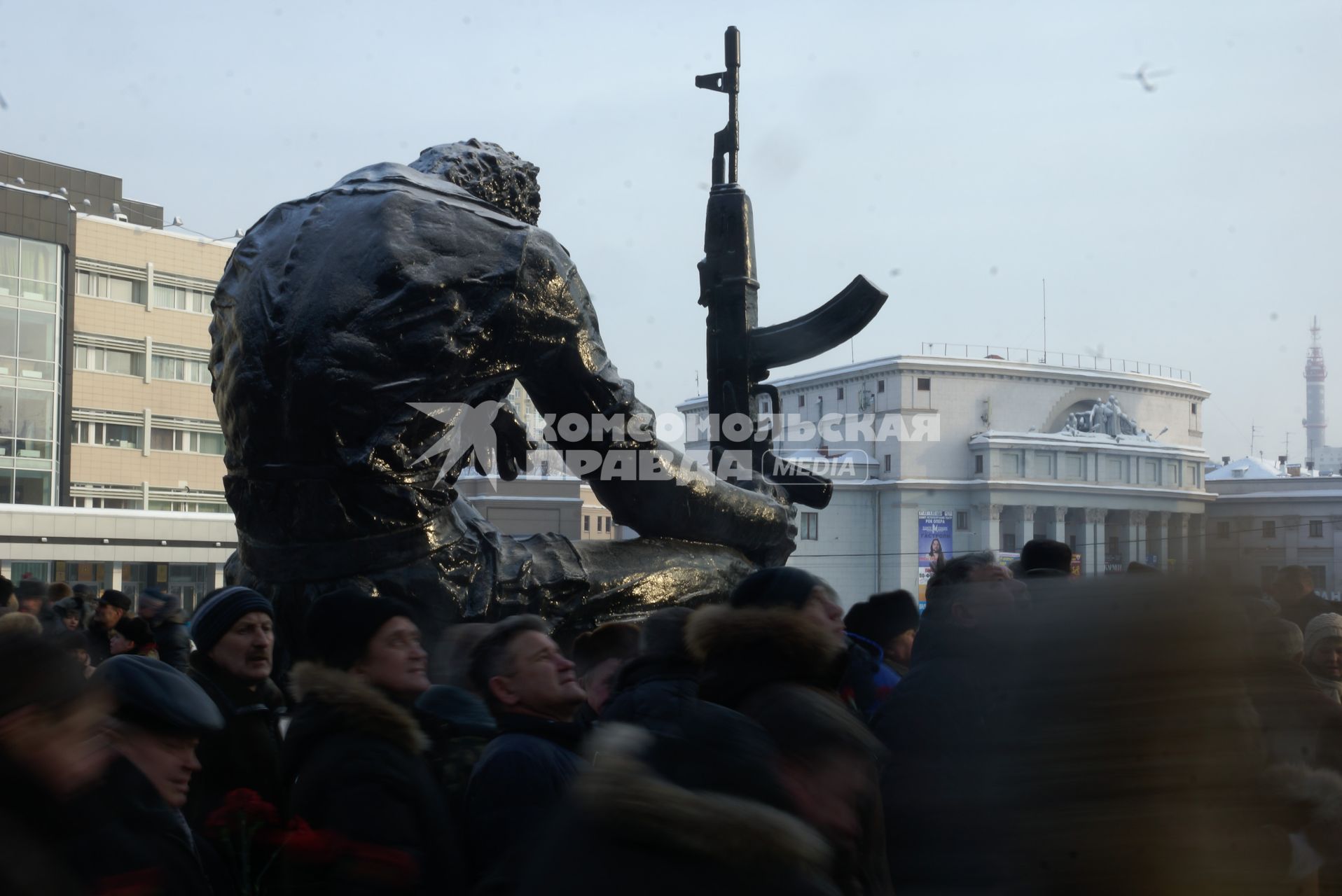 День вывода войск из Афганистана. Черный тюльпан — памятник в Екатеринбурге в честь погибших в ходе Афганской войны.