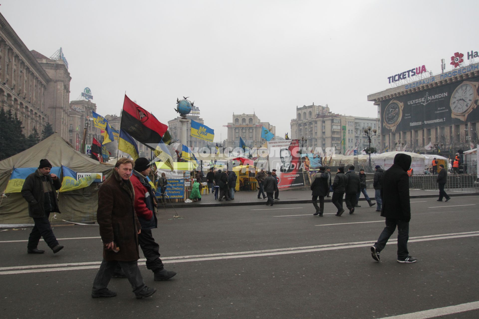 Портрет Степана Бандеры на площади Независимости в Киеве во время беспорядков.