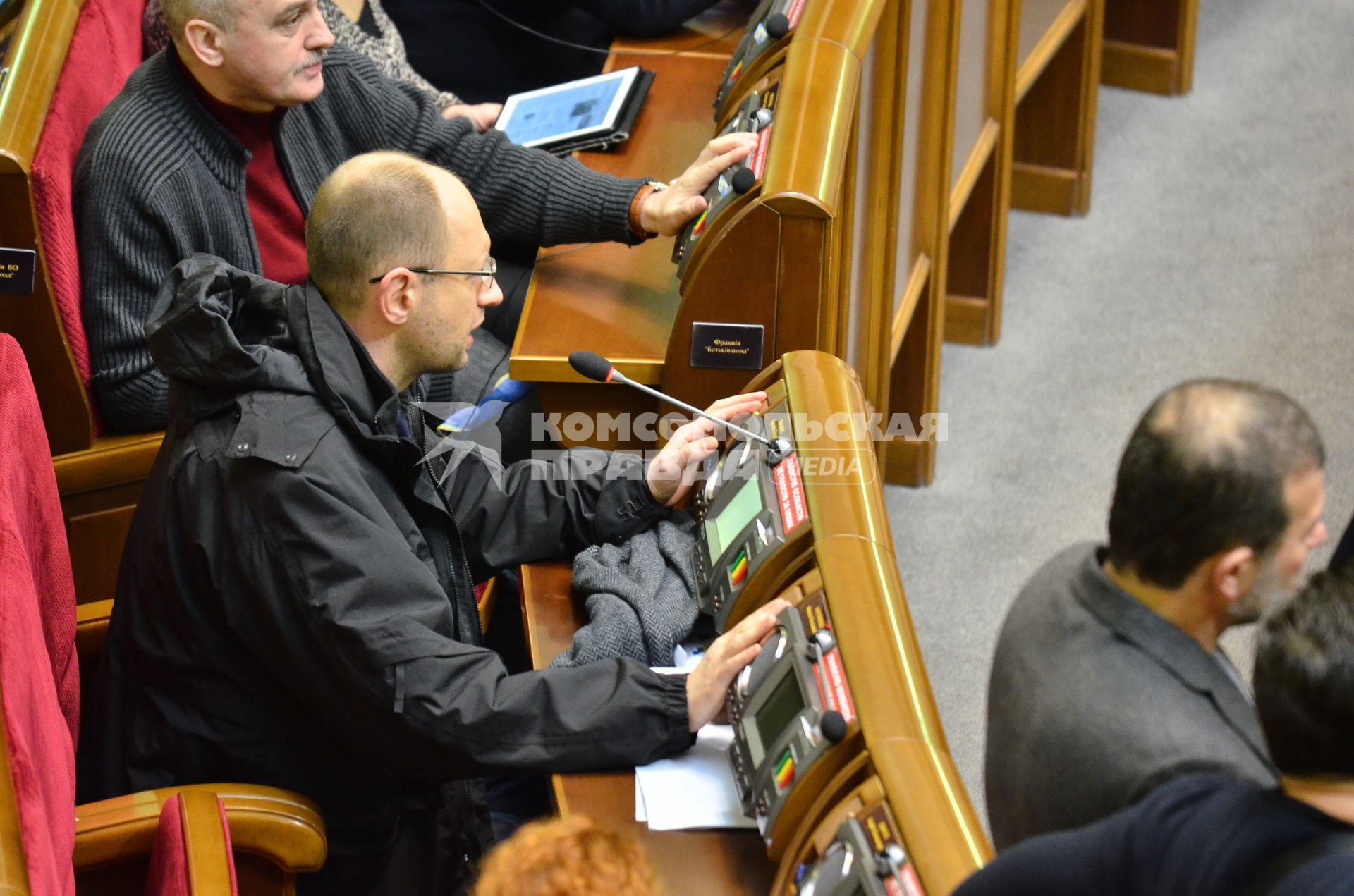 Работа Верхоной Рады во время беспорядков в Киеве. Украинский политик, председатель фракции `Батькивщина` Арсений Яценюк.