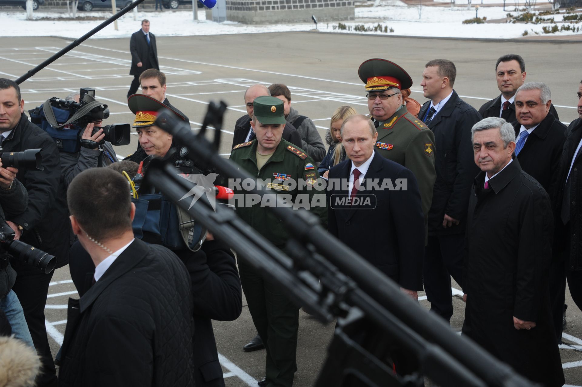 Визит президента России в Армению. Посещение 102-ой российской военной базы в Гюмри. На снимке: президент России Владимир Путин и президент Армении Серж Саргсян.