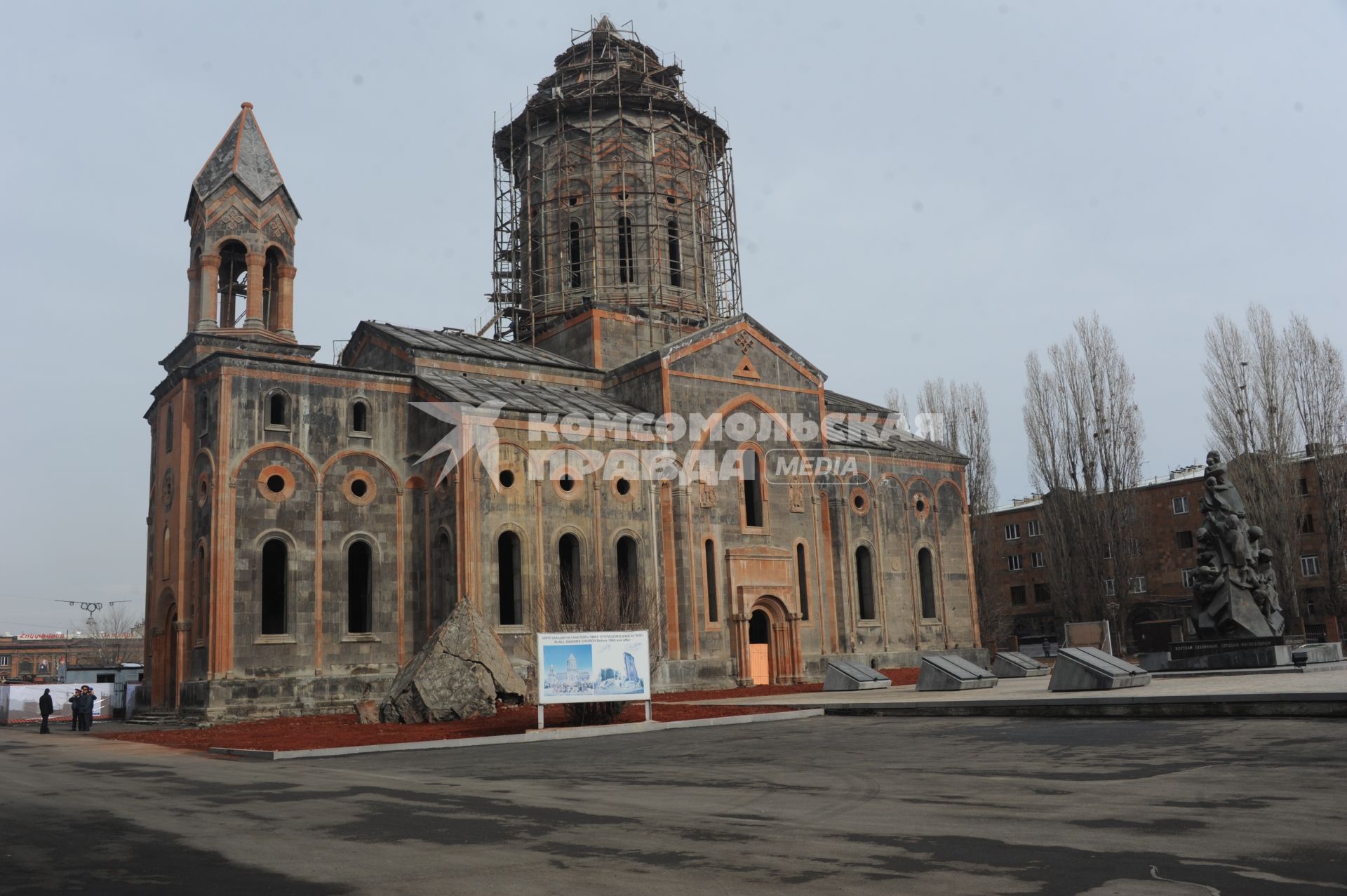 Армения, Гюмри.  На снимке: церковь Св. Спасителя в Гюмри.