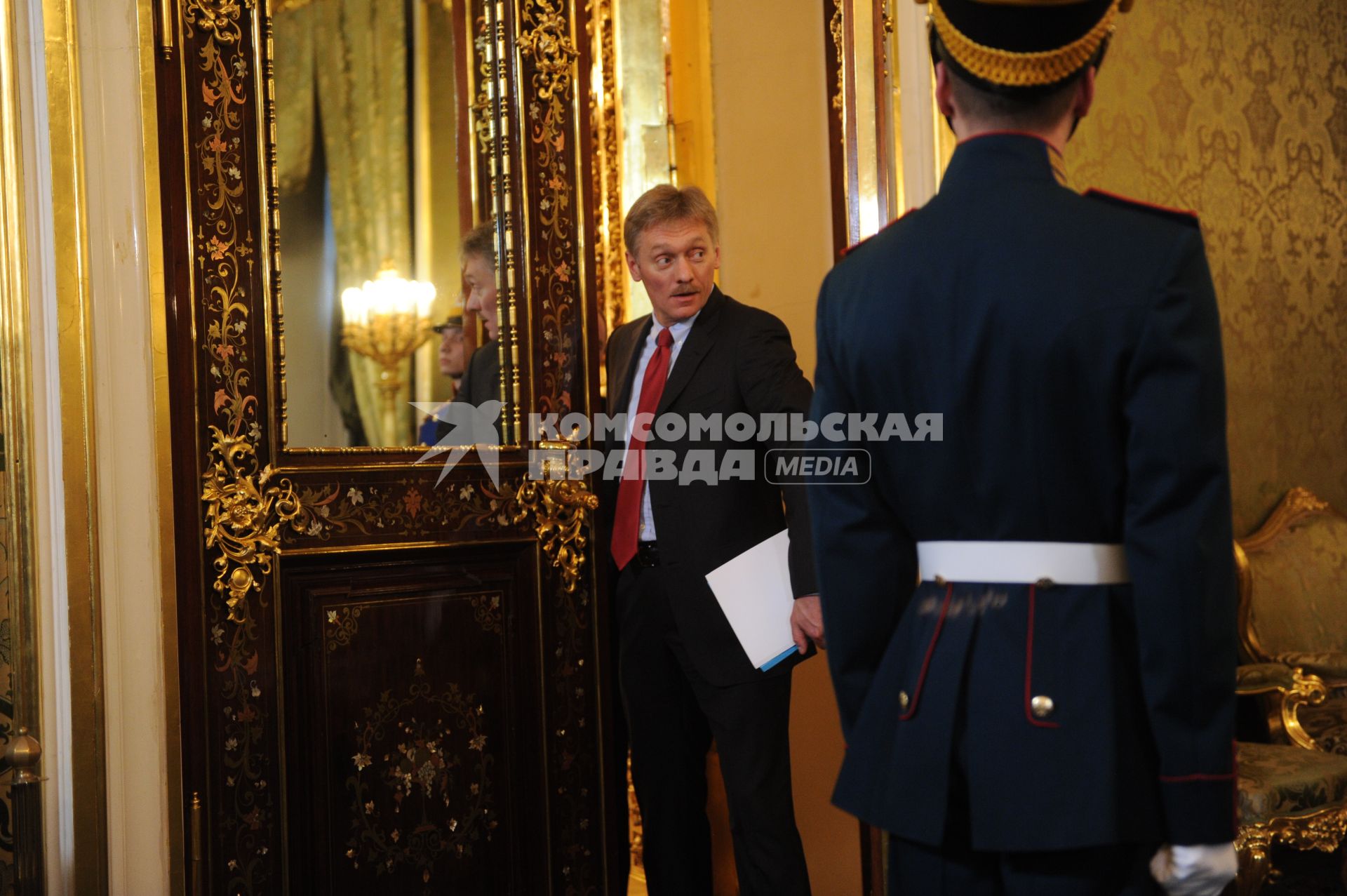 Церемония подписания совместных документов в рамках шестого заседания Российско-Украинской межгосударственной комиссии. На снимке: пресс-секретарь президента РФ Дмитрий Песков