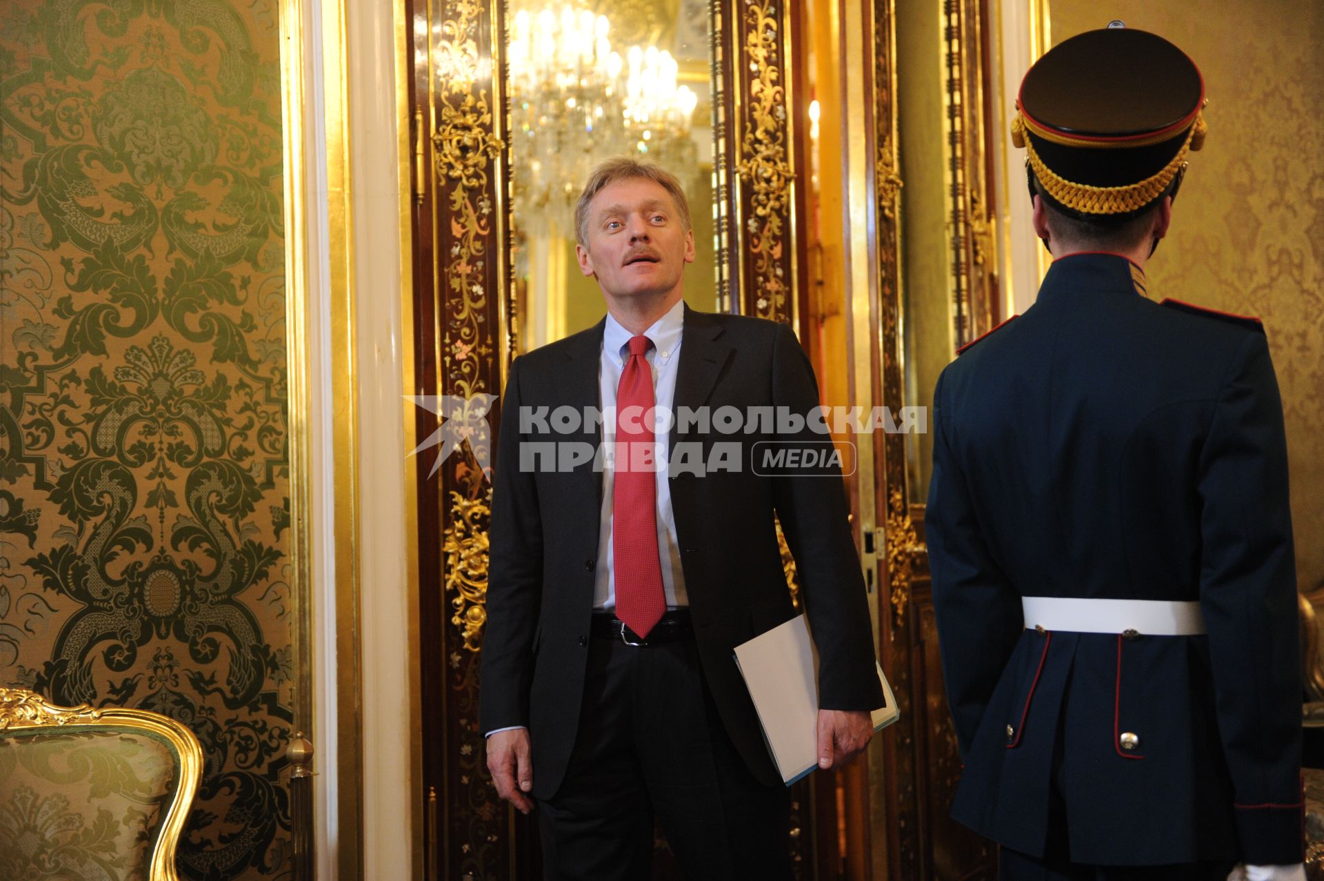 Церемония подписания совместных документов в рамках шестого заседания Российско-Украинской межгосударственной комиссии. На снимке: пресс-секретарь президента РФ Дмитрий Песков