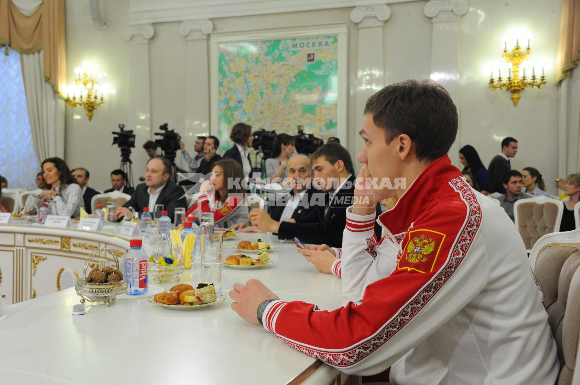 Мэр Москвы встретился с победителями и призерами Олимпийских игр в Сочи. На снимке: фигурист Дмитрий Соловьев.