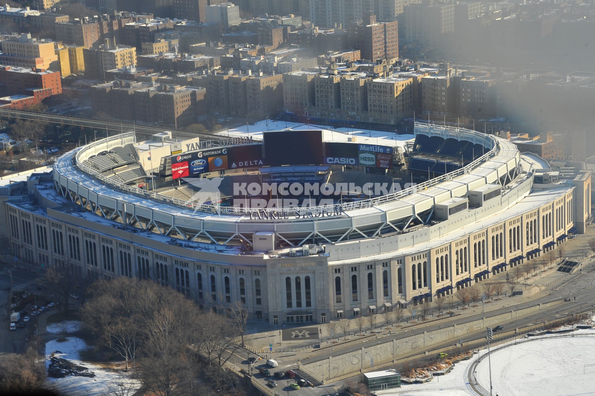 янки-стэдиум (англ. Yankee Stadium) Ч стадион, расположенный в ёжном Ѕронксе (Ќью-…орк). явл¤етс¤ домашней ареной клуба √лавной лиги бейсбола ЂЌью-…орк янкизї.