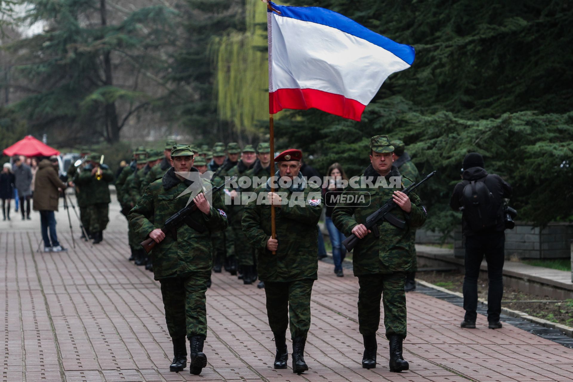 Бойцы сил самообороны Крыма приняли присягу на верность народу.