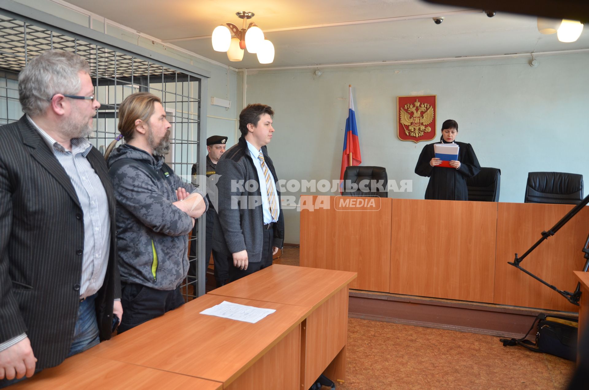 В городе Оби Новосибирской области прошел суд над кандидатом в мэры Новосибирска, лидером группы `Коррозия Металла` Сергеем `Пауком` Троицким, который обвиняется в хулиганстве и дебоше в аэропорту Толмачево.