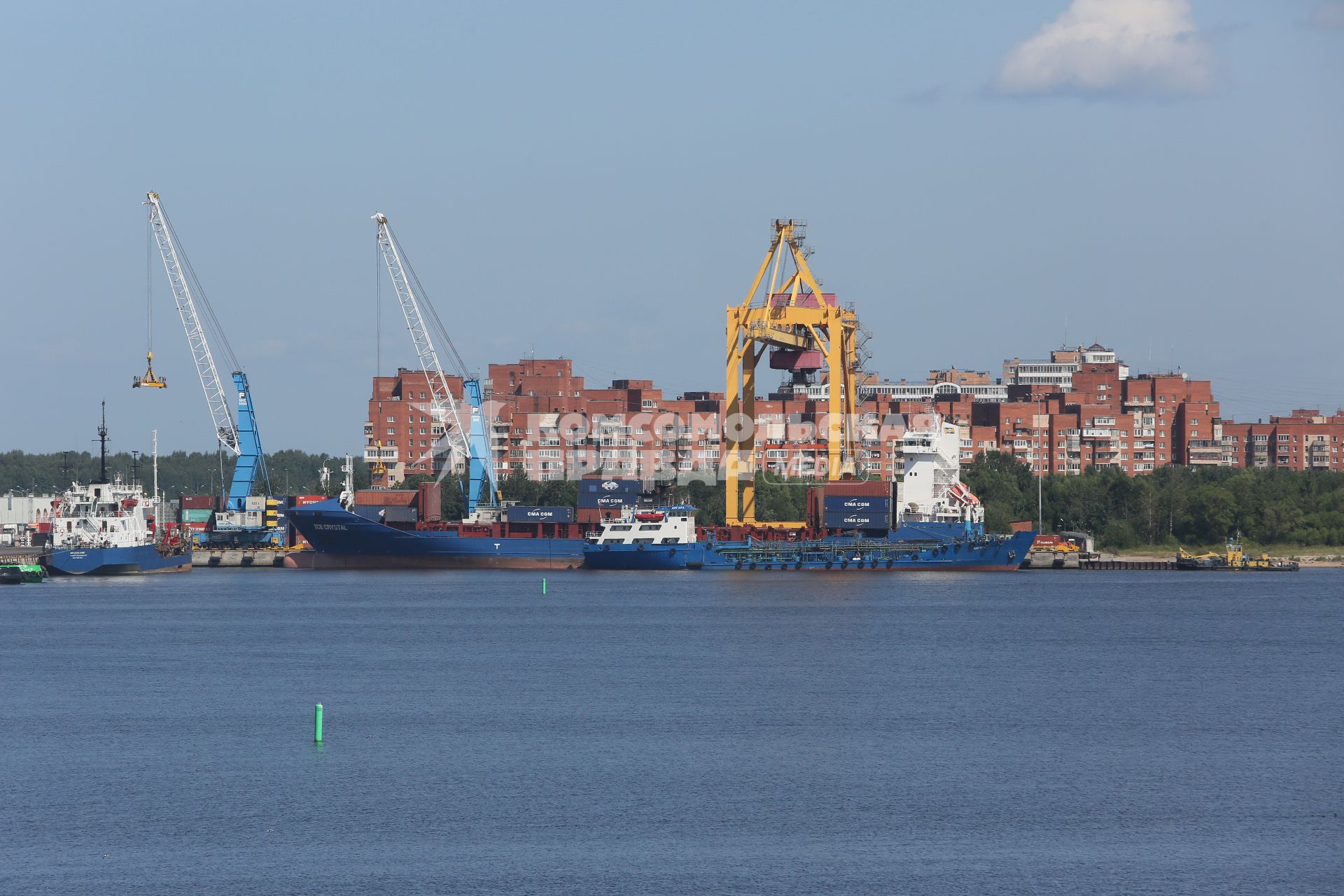 Вид на Кронштадтcкий район Санкт-Петербурга.