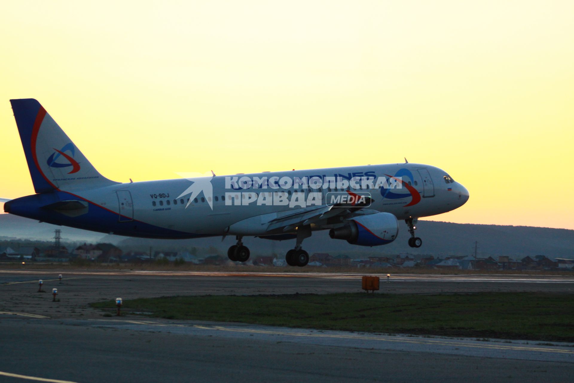 Самолет Аэробус А320 авиакомпании `Уральские авиалинии`.