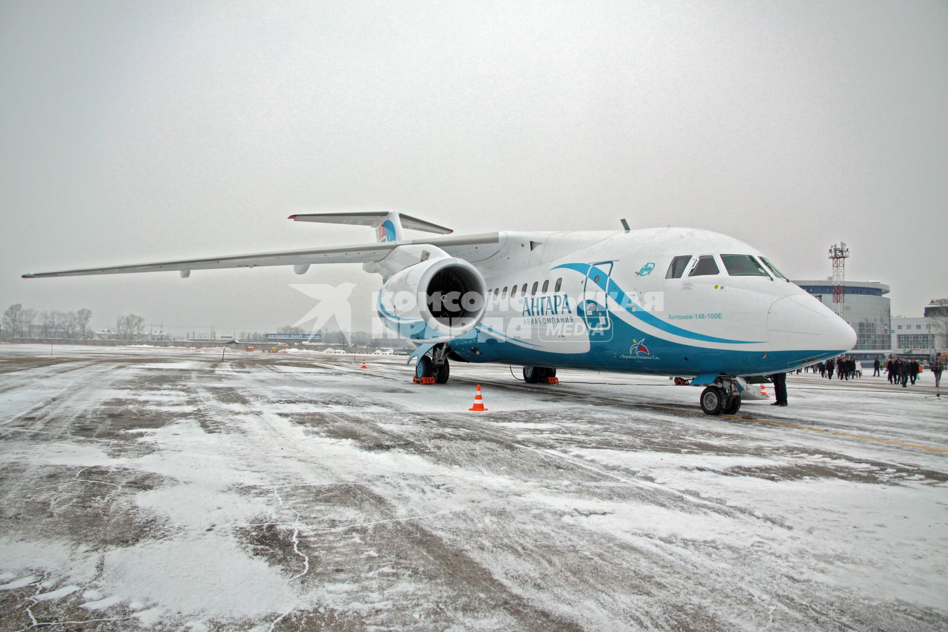 Самолет Ан-148-100Е авиакомпании `Ангара`.