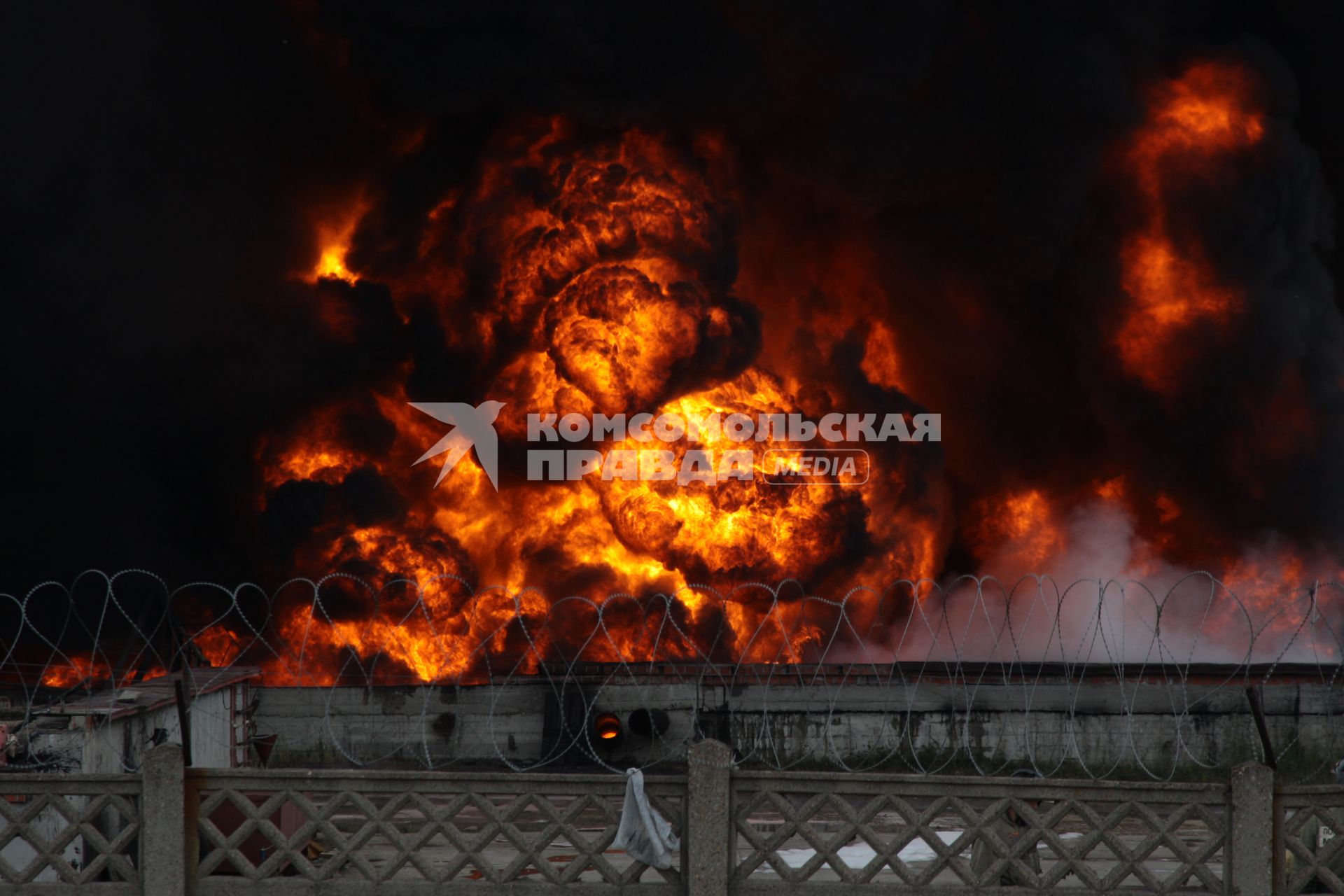 Взрыв и пожар на нефтебазе в Ангарске.