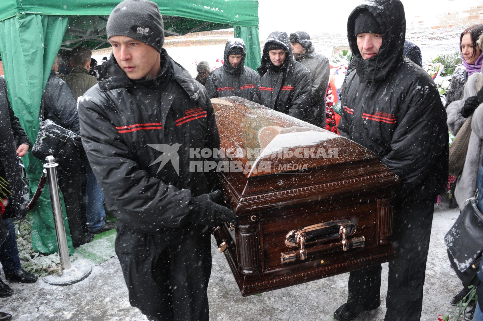 Прощание с экс-министром и бывшим сенатором Александром Починком. Новодевичье кладбище.