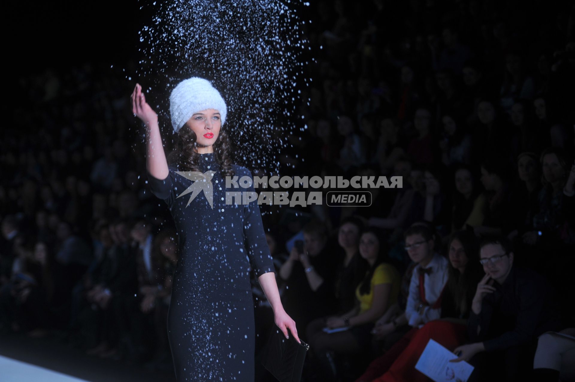 ЦВЗ `Манеж`. Российская Неделя моды `Mercedes-Benz Fashion Week Russia`. Показ коллекции `Для неравнодушных ZARINA и Рената Литвинова`.