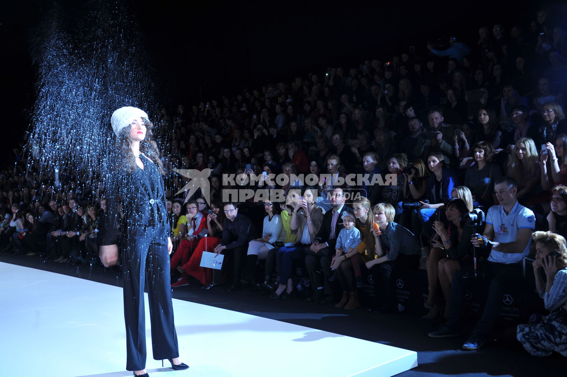 ЦВЗ `Манеж`. Российская Неделя моды `Mercedes-Benz Fashion Week Russia`. Показ коллекции `Для неравнодушных ZARINA и Рената Литвинова`.