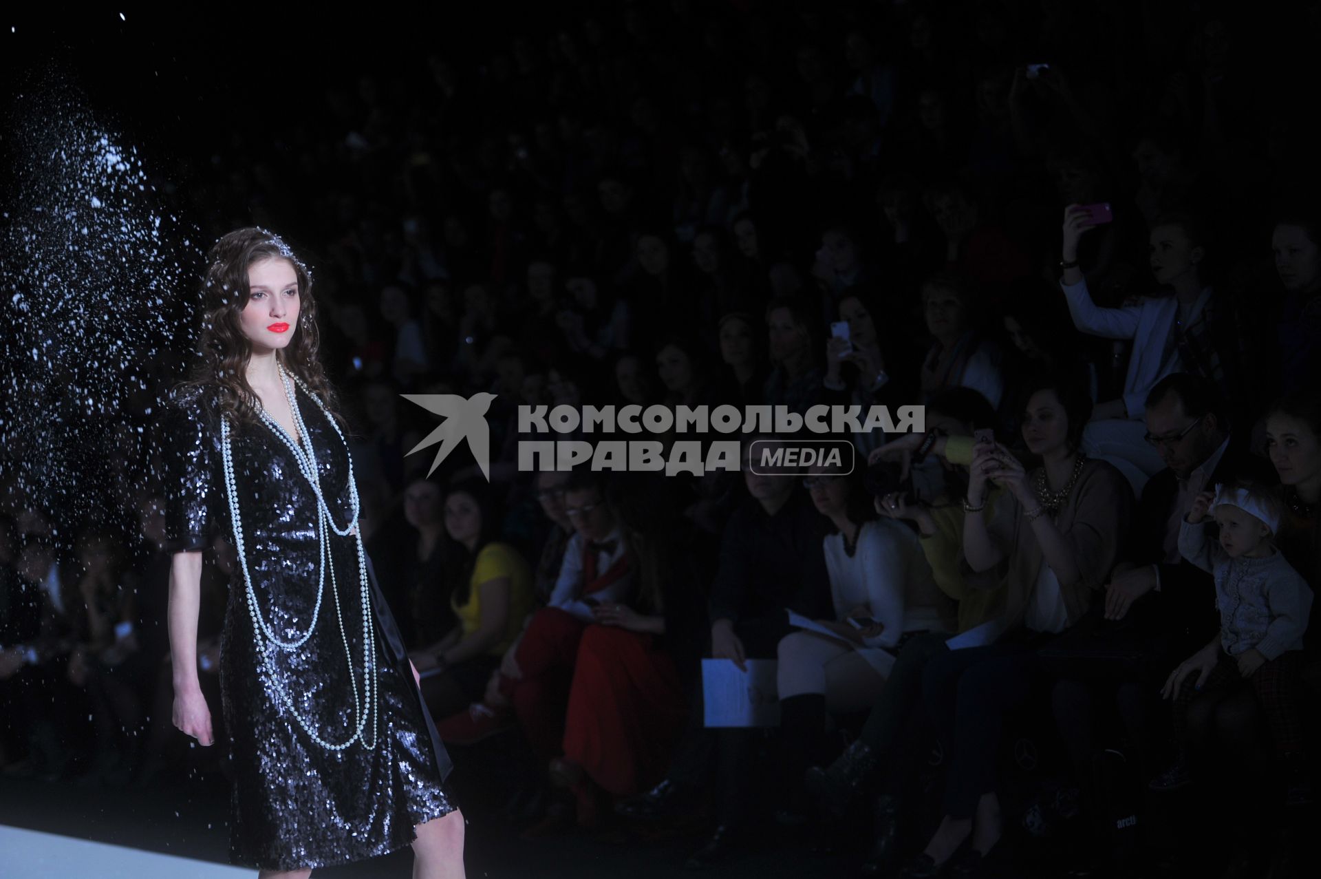 ЦВЗ `Манеж`. Российская Неделя моды `Mercedes-Benz Fashion Week Russia`. Показ коллекции `Для неравнодушных ZARINA и Рената Литвинова`.