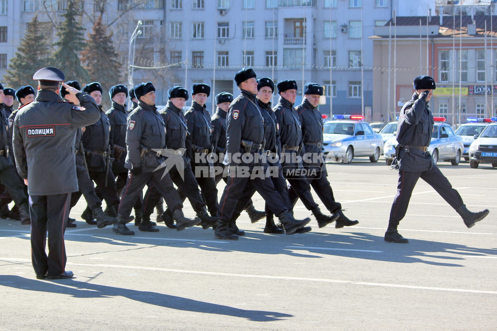 Строевой смотр полицейских в Самаре.