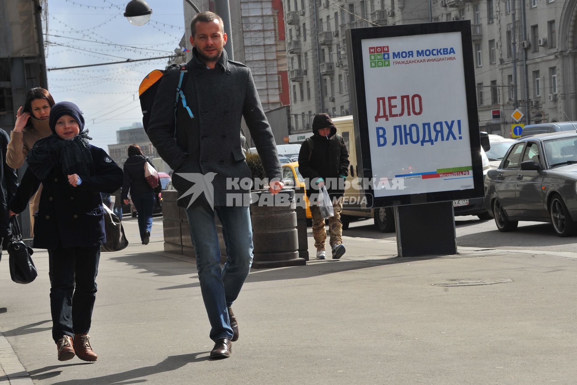 Тверская улица. Выборы кандидатов в депутаты Мосгордумы. На снимке: сити-формат \'Дело в людях\'.