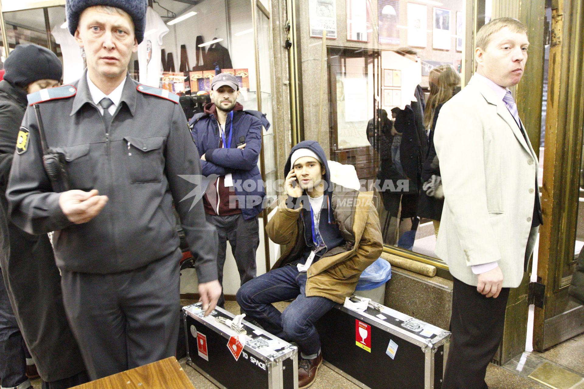 Актера Петра Федорова выступавшего со своей группой в красноярском клубе задержала полиция.