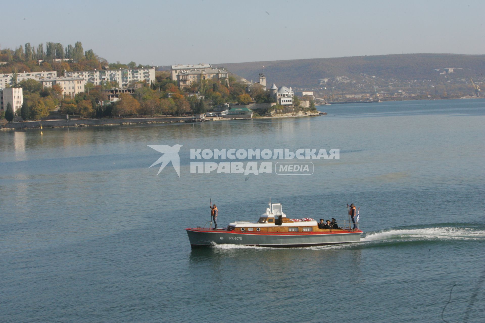 Виды Севастополя. На снимке: рейдовый катер `РК-1078` Черноморского Флота.