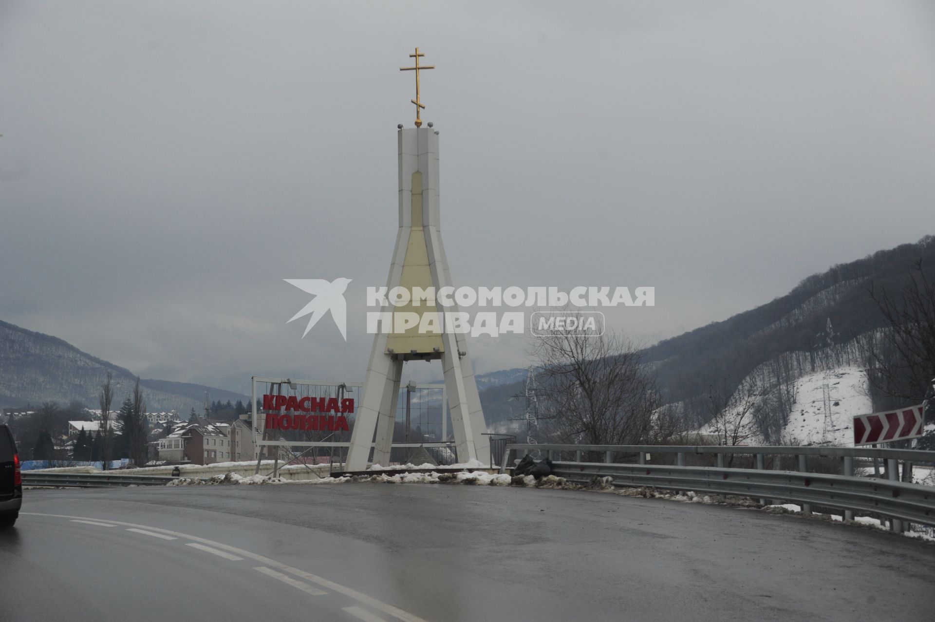 Стела в честь окончания Кавказской войны на въезде в Красную Поляну.