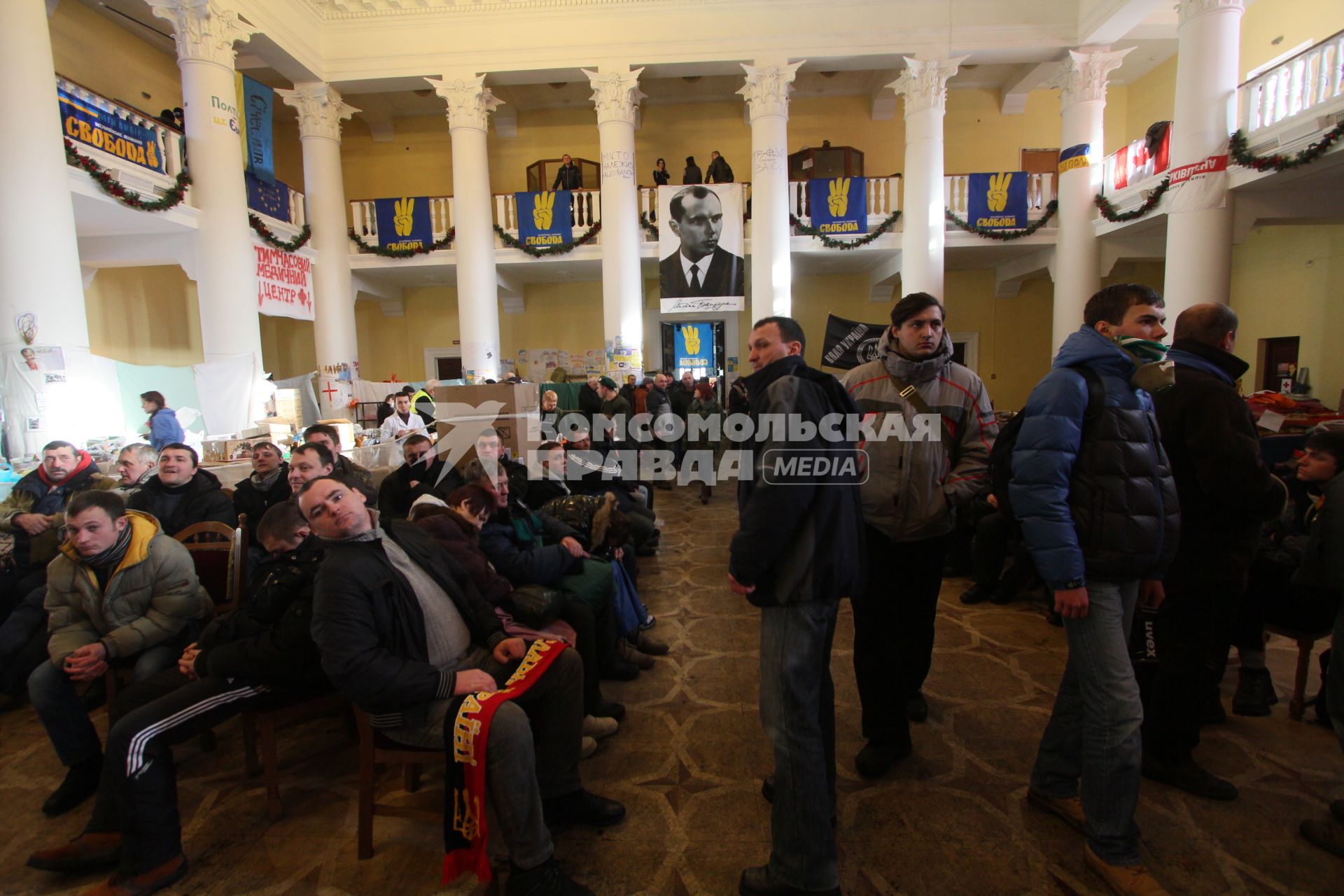 Беспорядки в Киеве. Здание городской администрации. На снимке: сторонники евроинтеграции Украины.