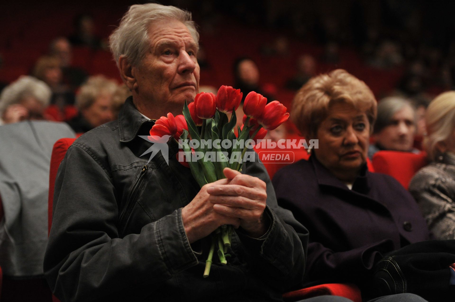 Прощание с актрисой Татьяной Самойловой в Доме Кино. На снимке: актер Геннадий Юхтин.