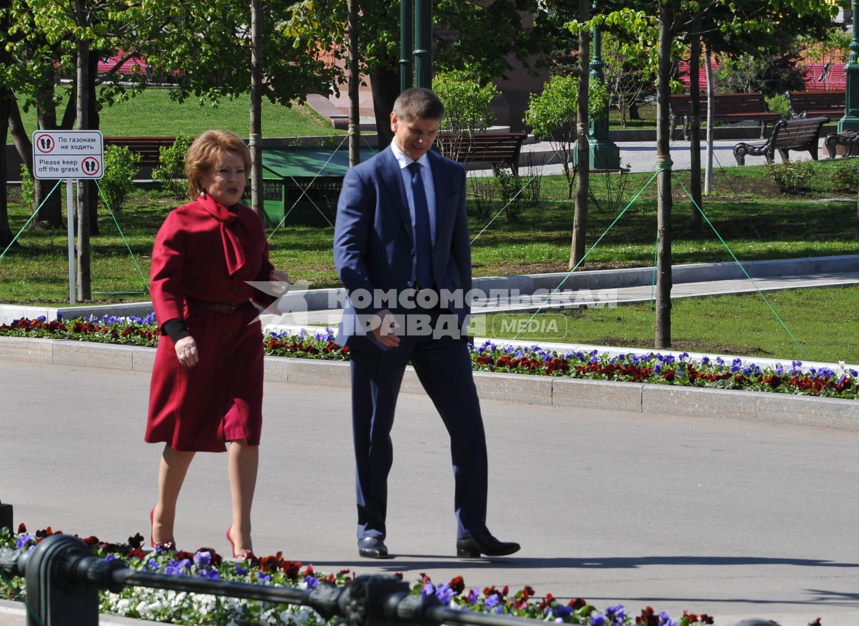 Церемония возложения венков к Могиле Неивестного солдата, в память о погибших в Великой Отечественной войне. На снимке: председатель Совета Федерации РФ Валентина Матвиенко перед церемонией.