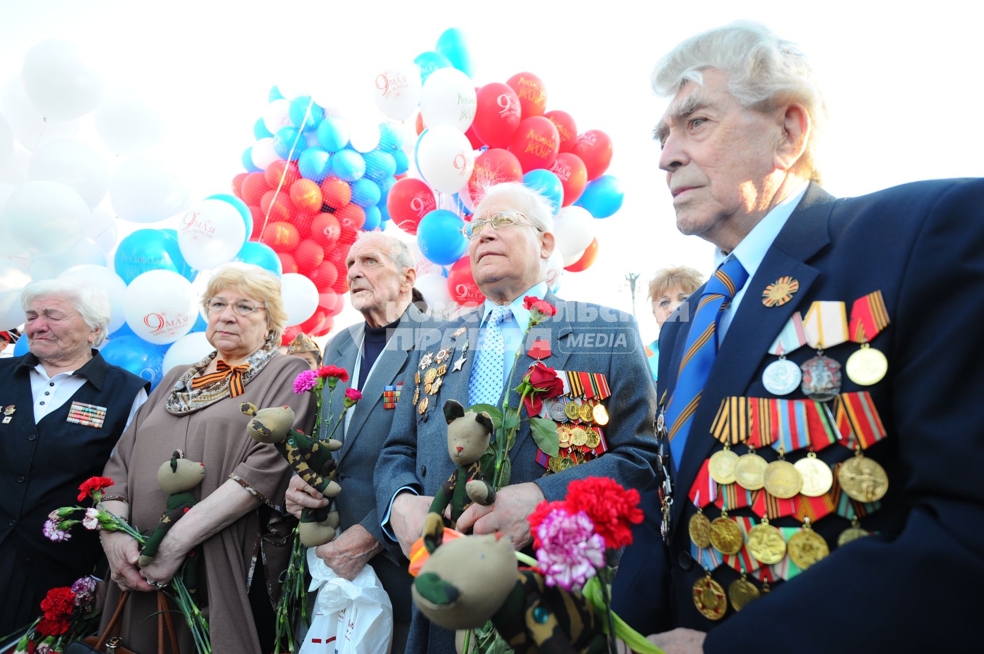 День Победы. Праздничные мероприятия, посвященные 69-й годовщине Победы в Великой Отечественной войне. На снимке: ветераны у Большого театра.