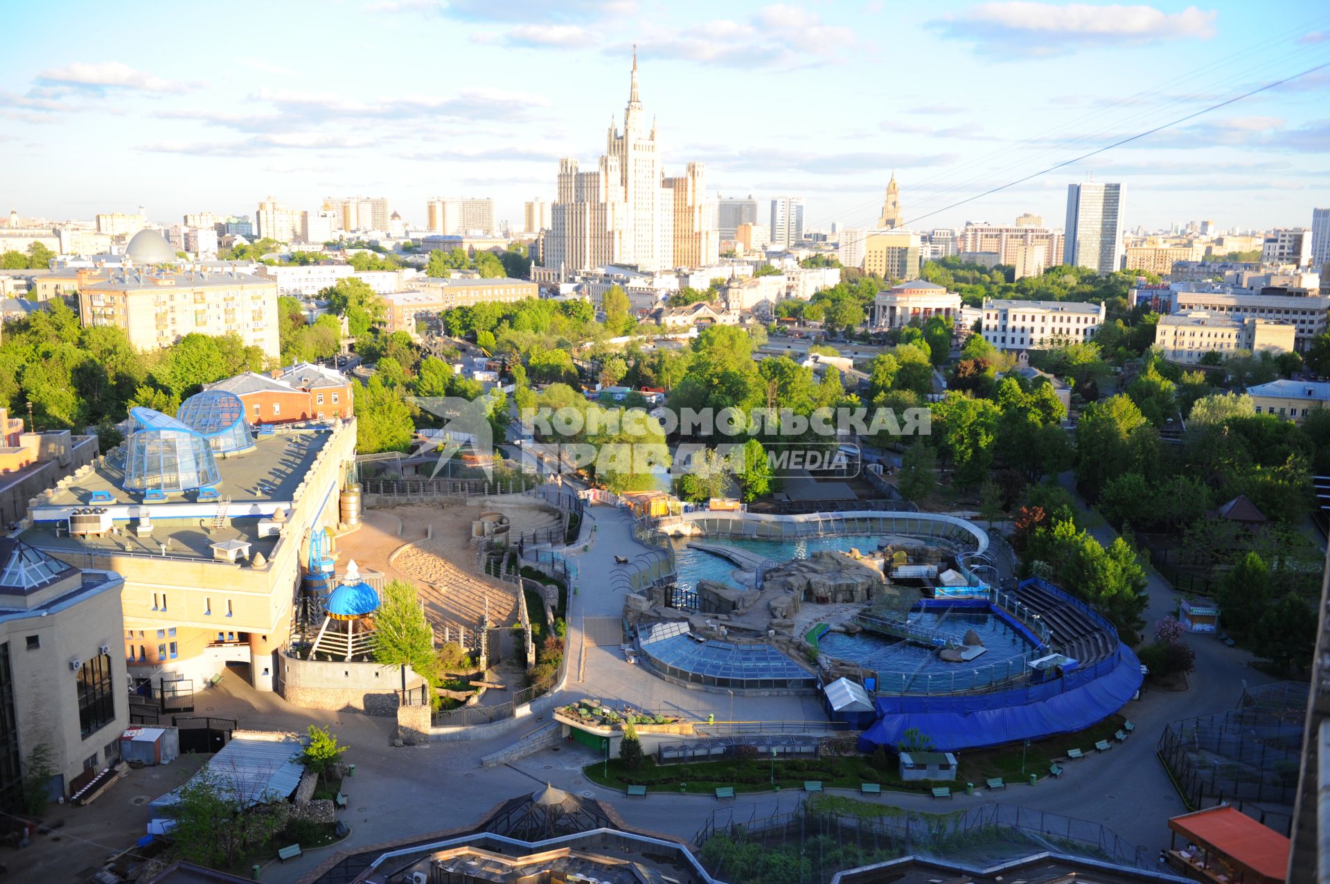 Виды Москвы. Панорама Московского зоопарка и жилой дом на Кудринской площади.