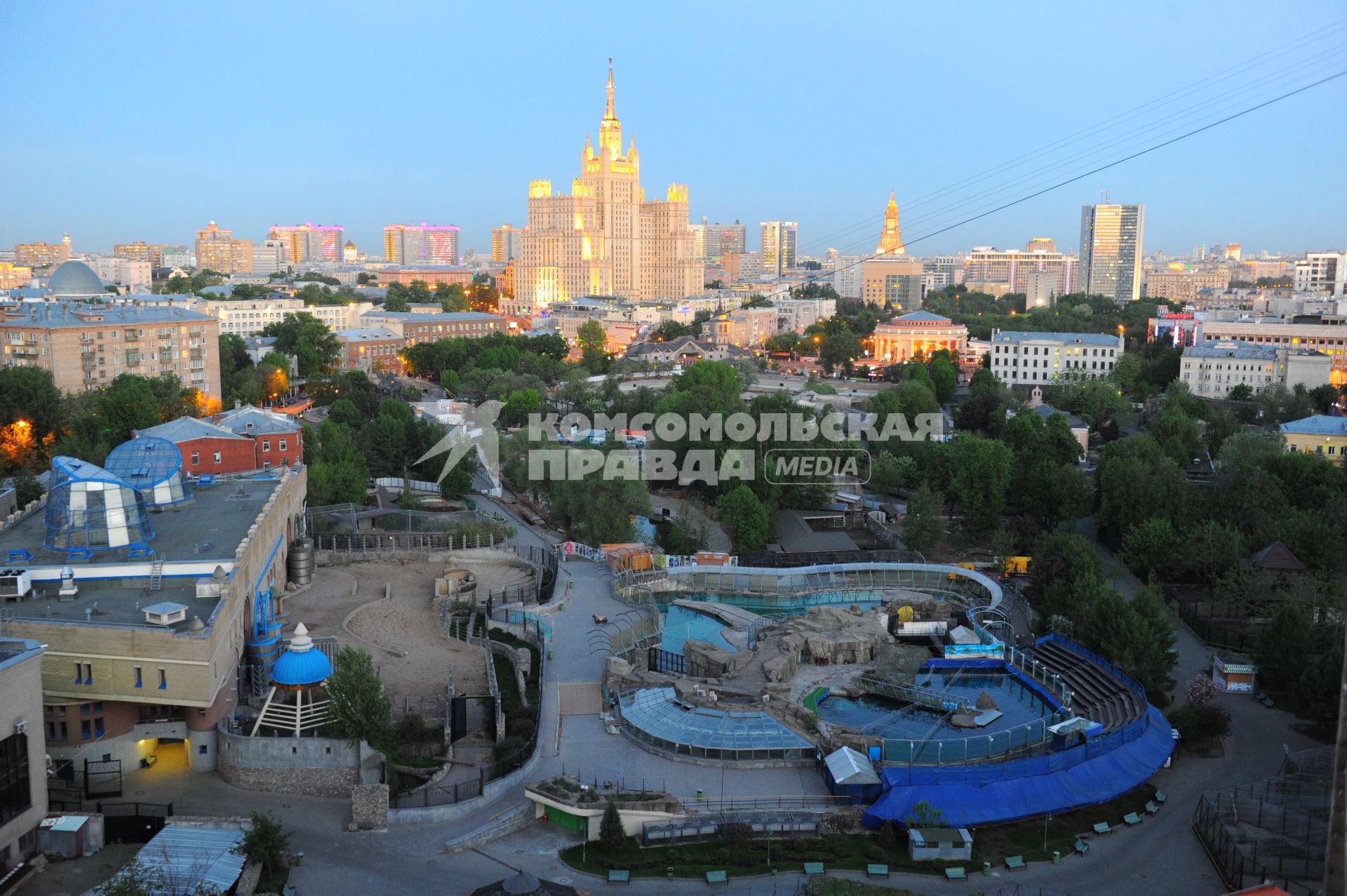 Виды Москвы. Панорама Московского зоопарка и жилой дом на Кудринской площади.